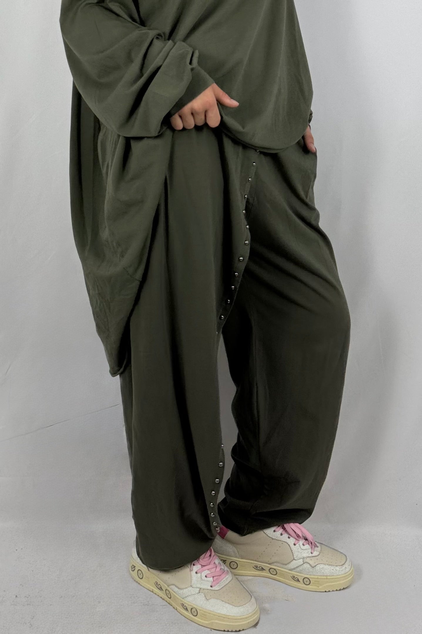 Bequeme Oversize-Hose mit Nieten-Detail-Khaki