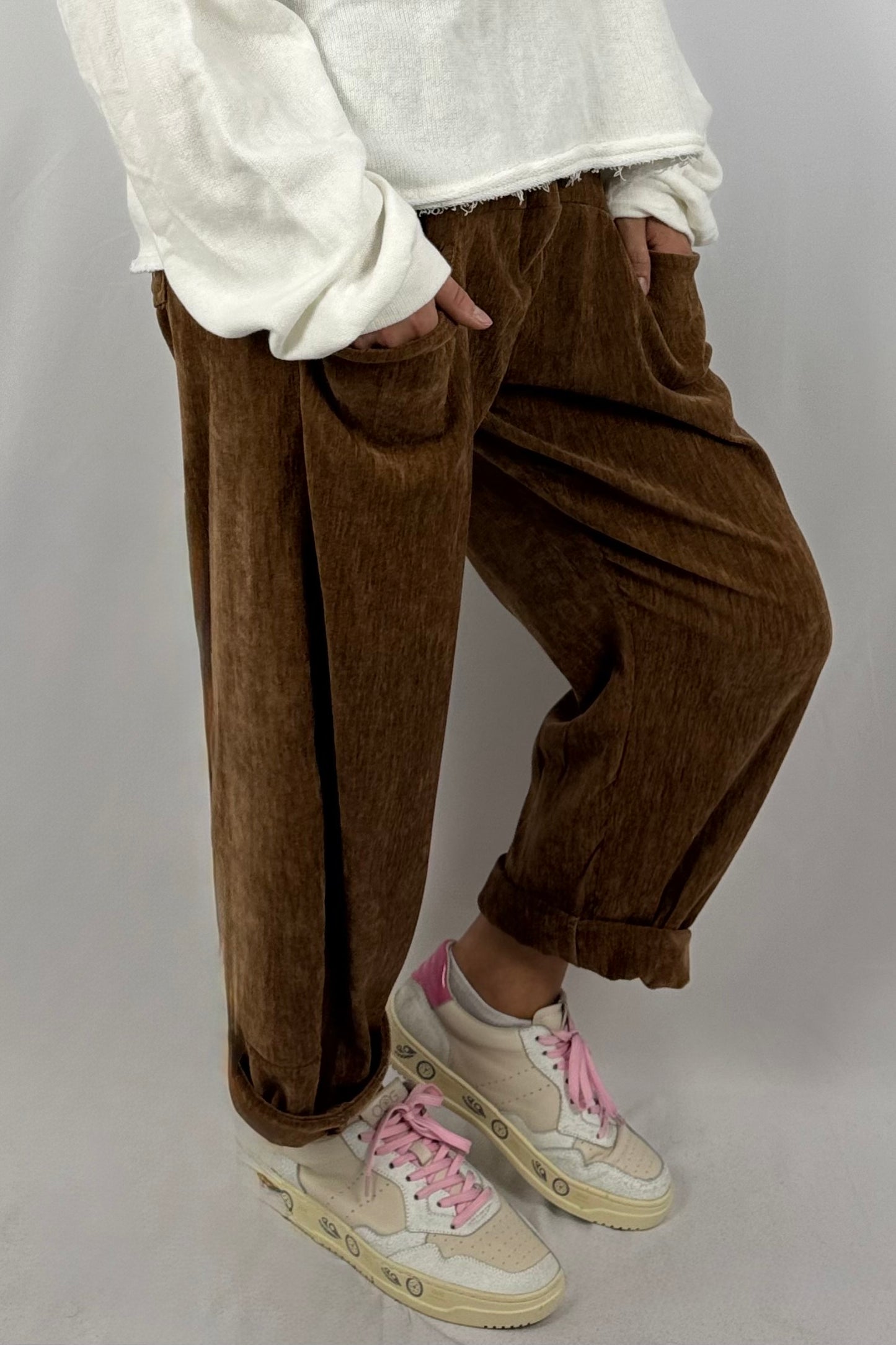 Damen Hose – Samtoptik mit Leo-Kordel-Kamel