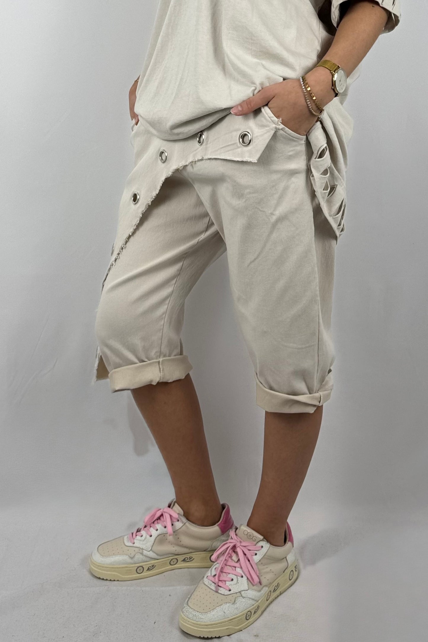 Paperbag-Shorts mit Zierösen und asymmetrischer Front- Beige