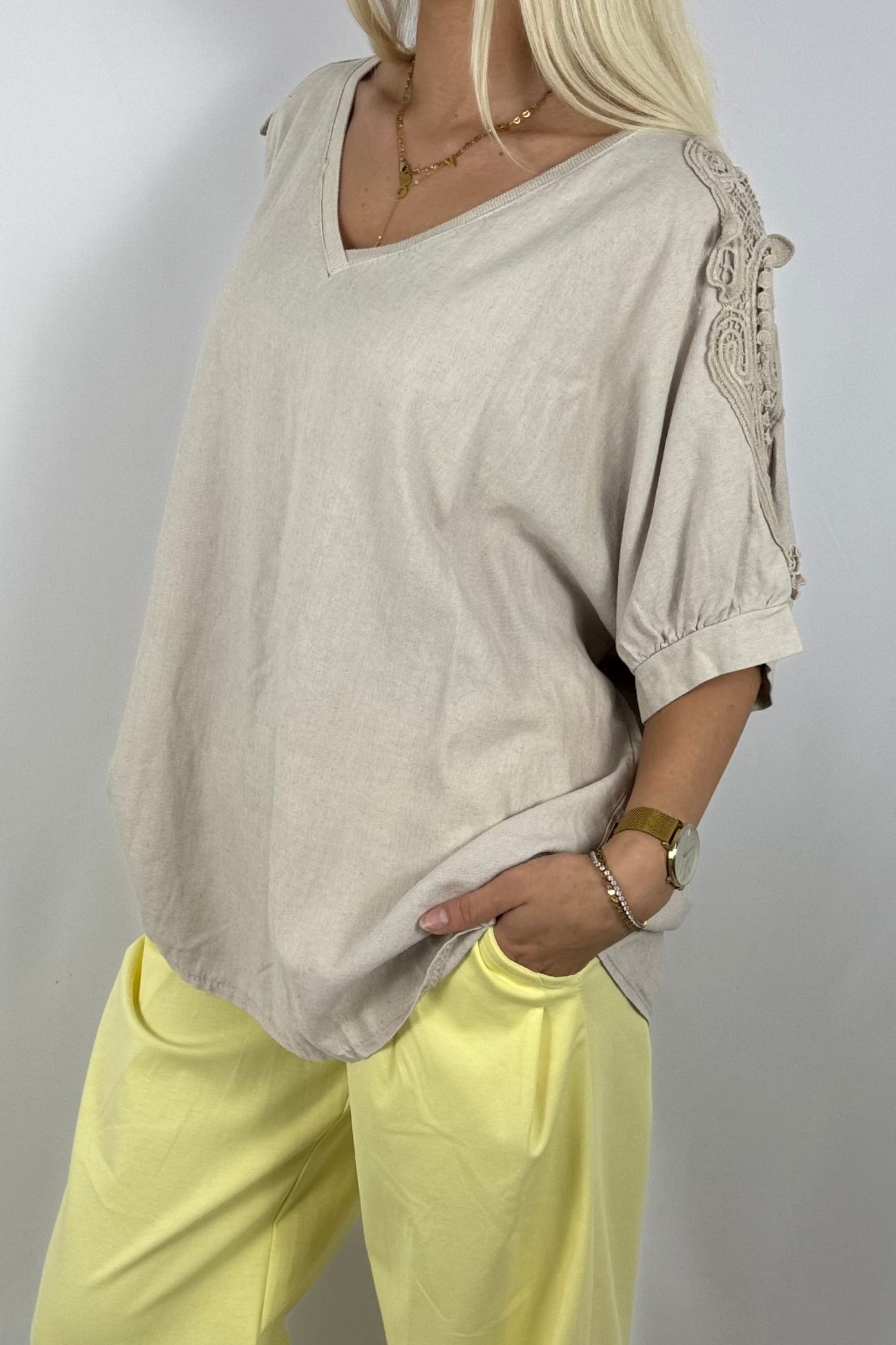 Leinen-Viscose Shirt mit Häkelspitze – luftig & feminin-Beige