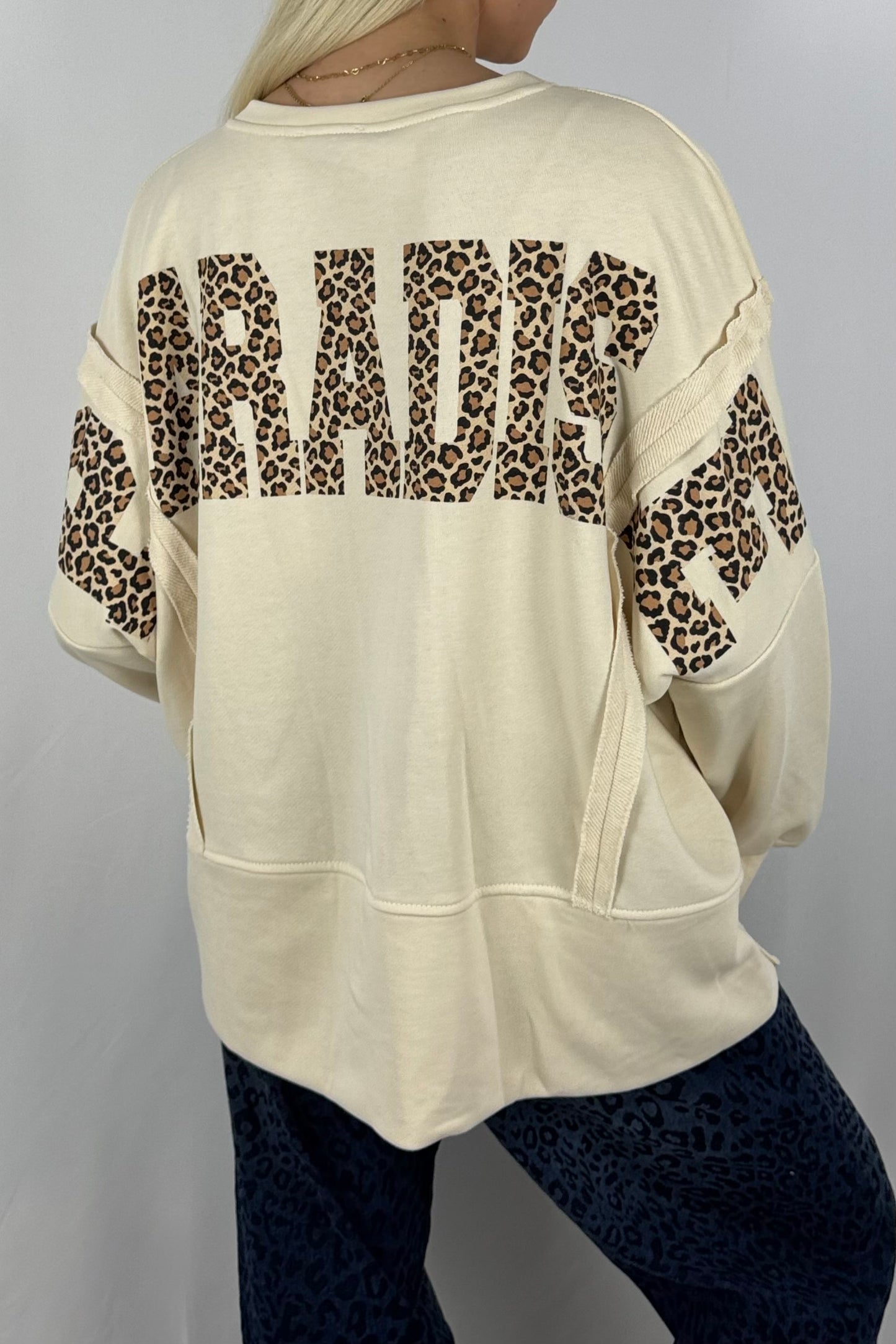 Damen Sweatshirt „PARADISE“ – Leo Print Oversize-Butter