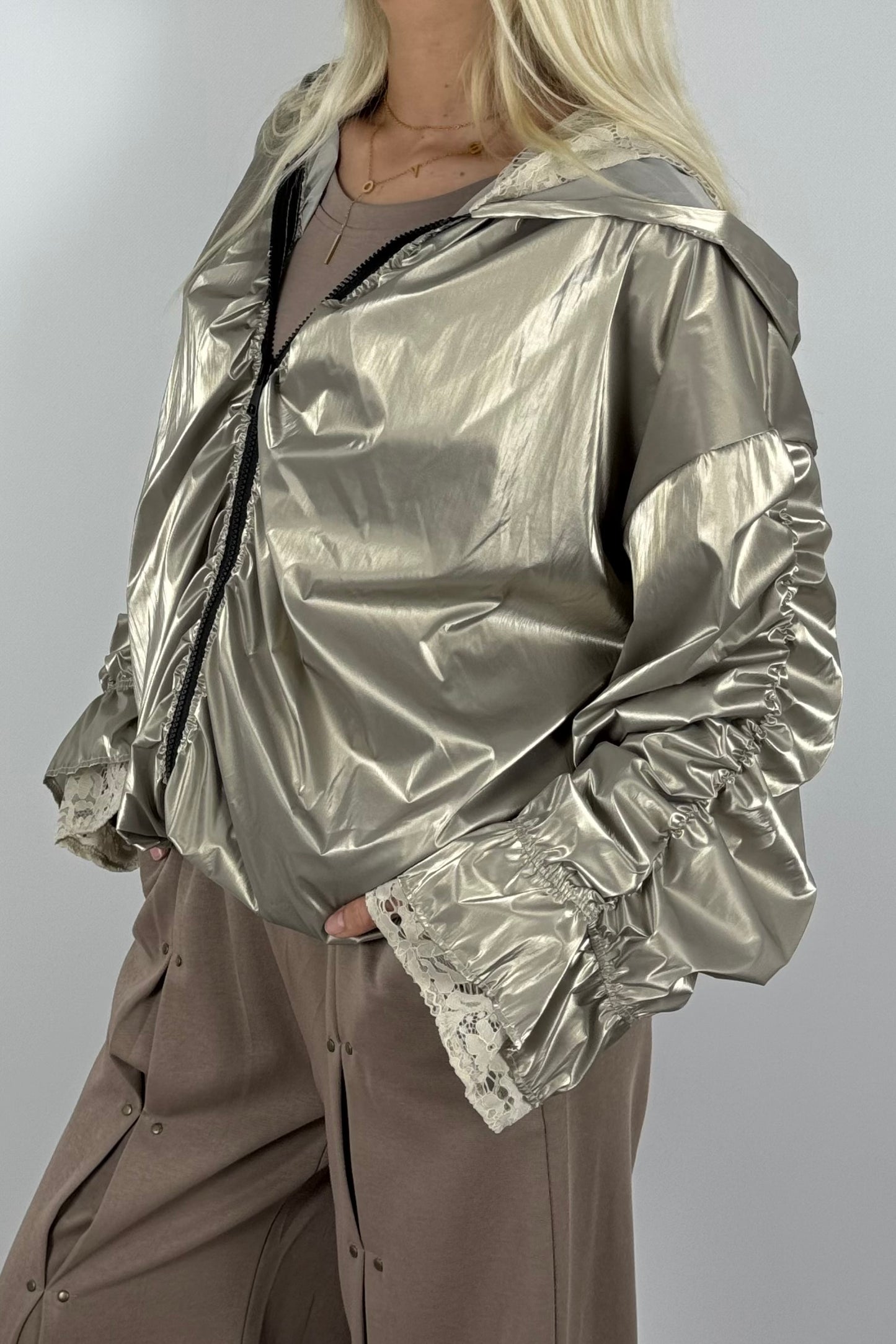 Damen Glanz-Jacke mit Kapuze – Metallic Look - Beige