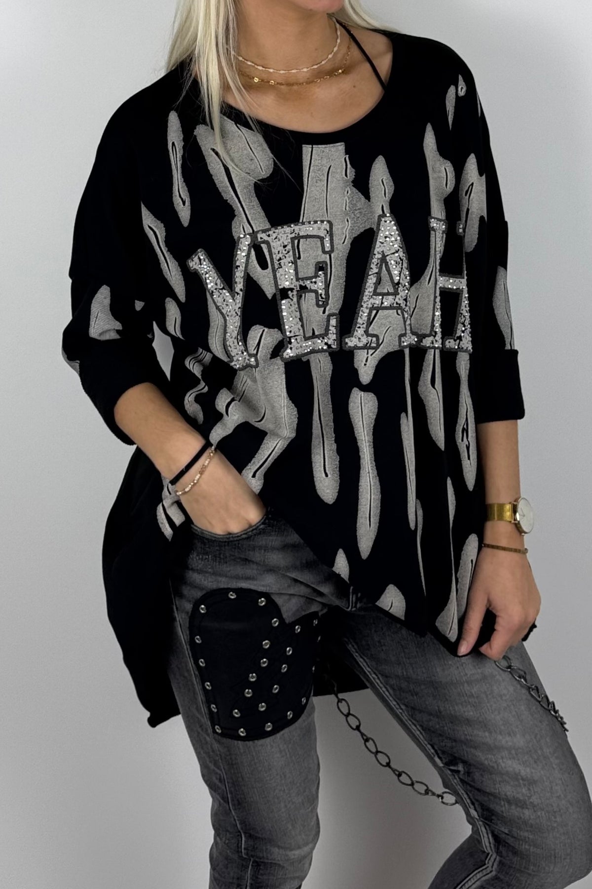Damen-Sweatshirt mit „YEAH“-Schriftzug und Glitzersteinen-Schwarz