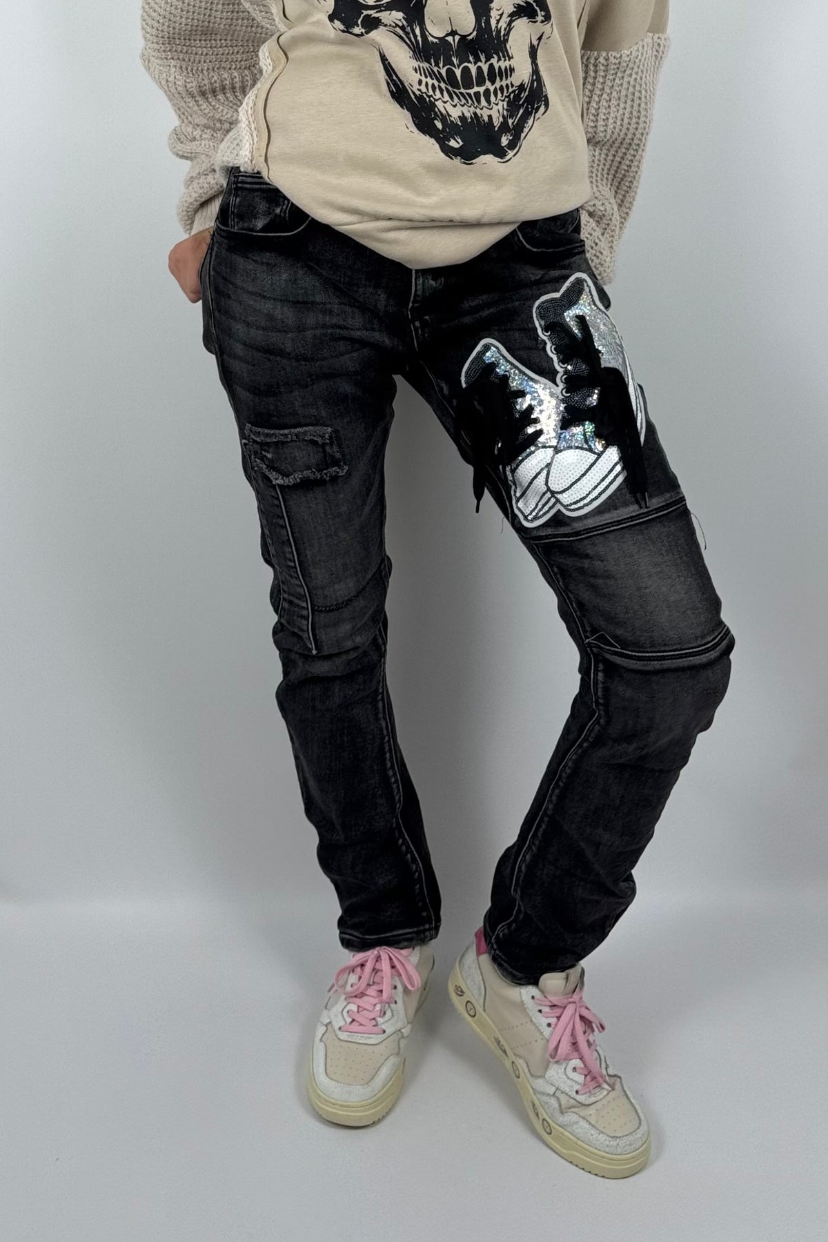 Damen-Jeans mit glitzernder Sneaker-Applikation
