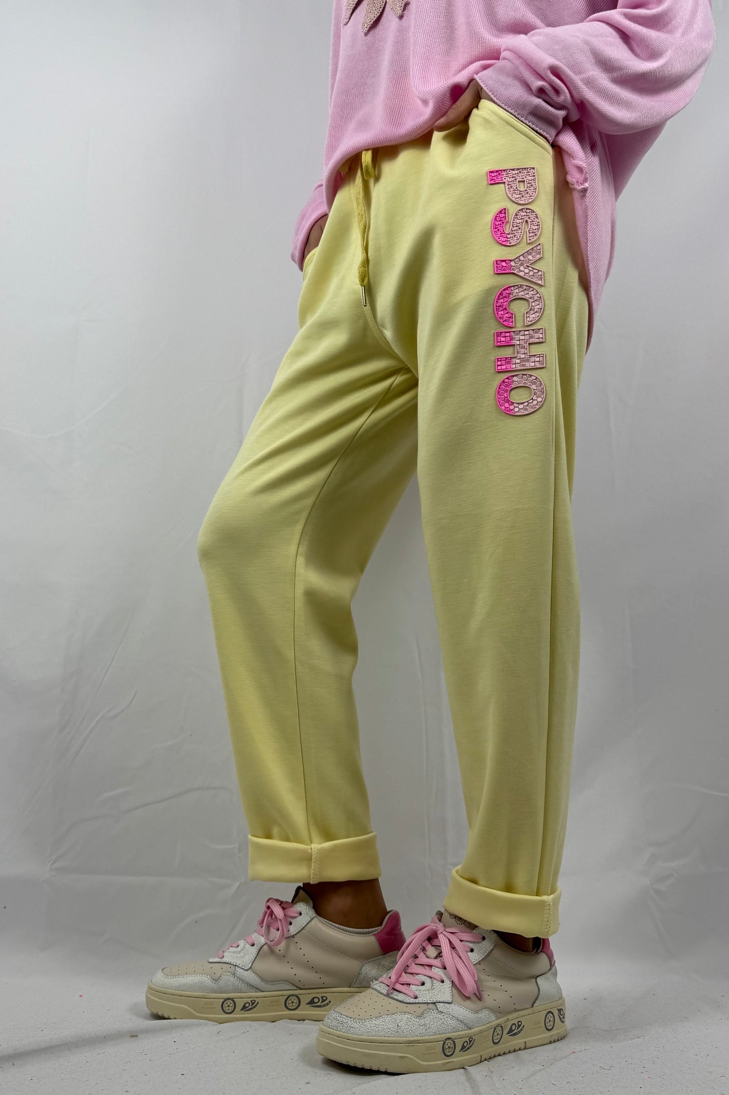 Hose mit elastischem Bund & Schriftzug „PSYCHO“-Gelb