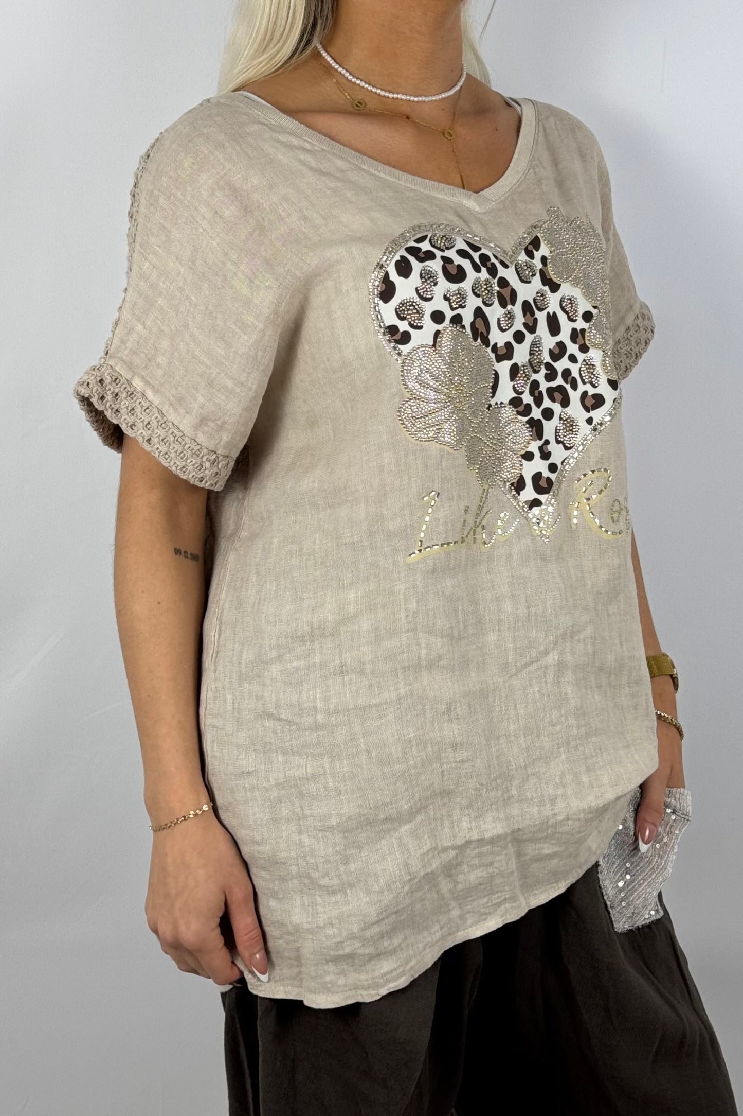Leinen-Shirt mit Herzmotiv und Strass-Beige