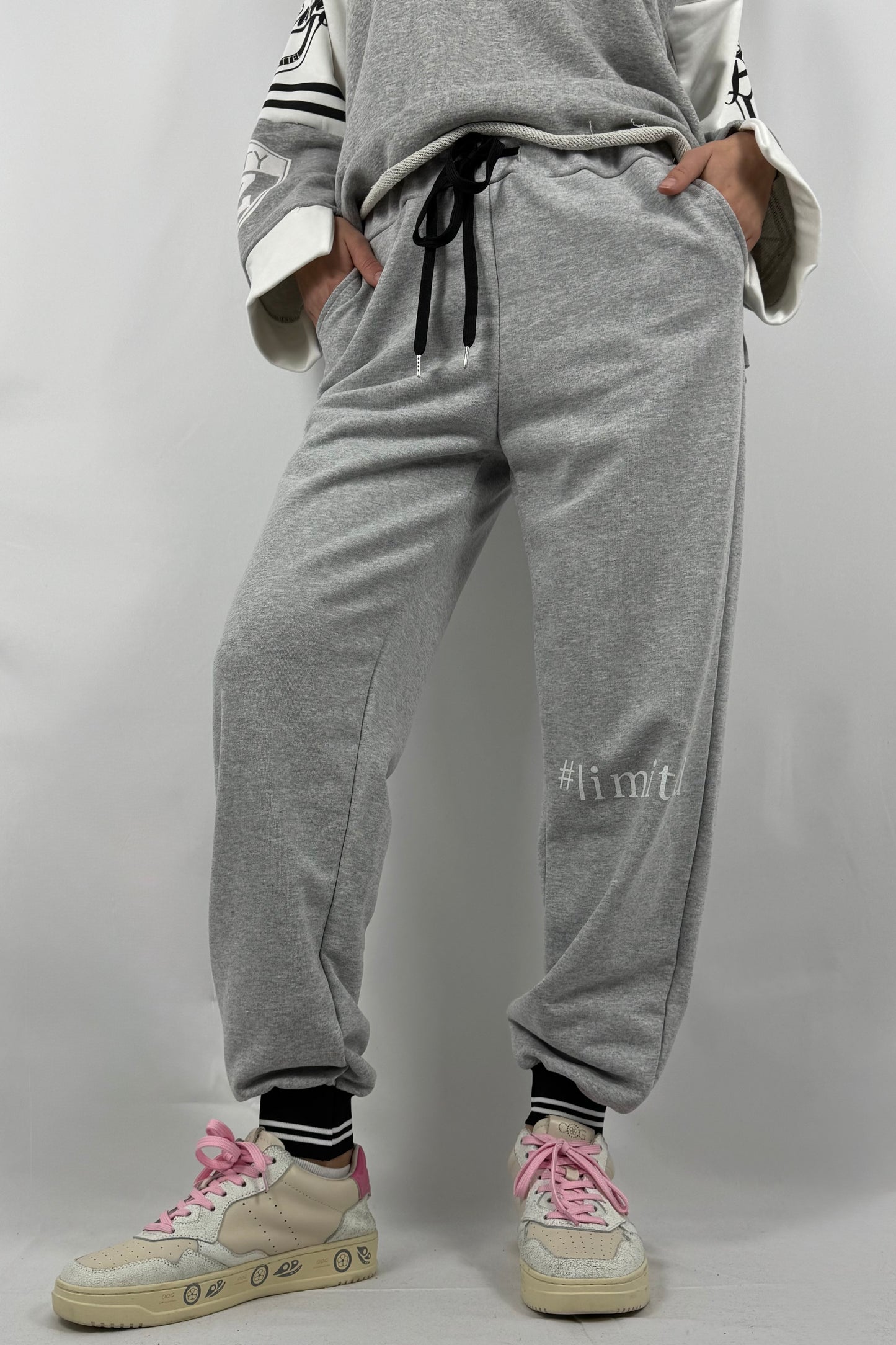 Damen Jogger Hose mit #limited Print-grau
