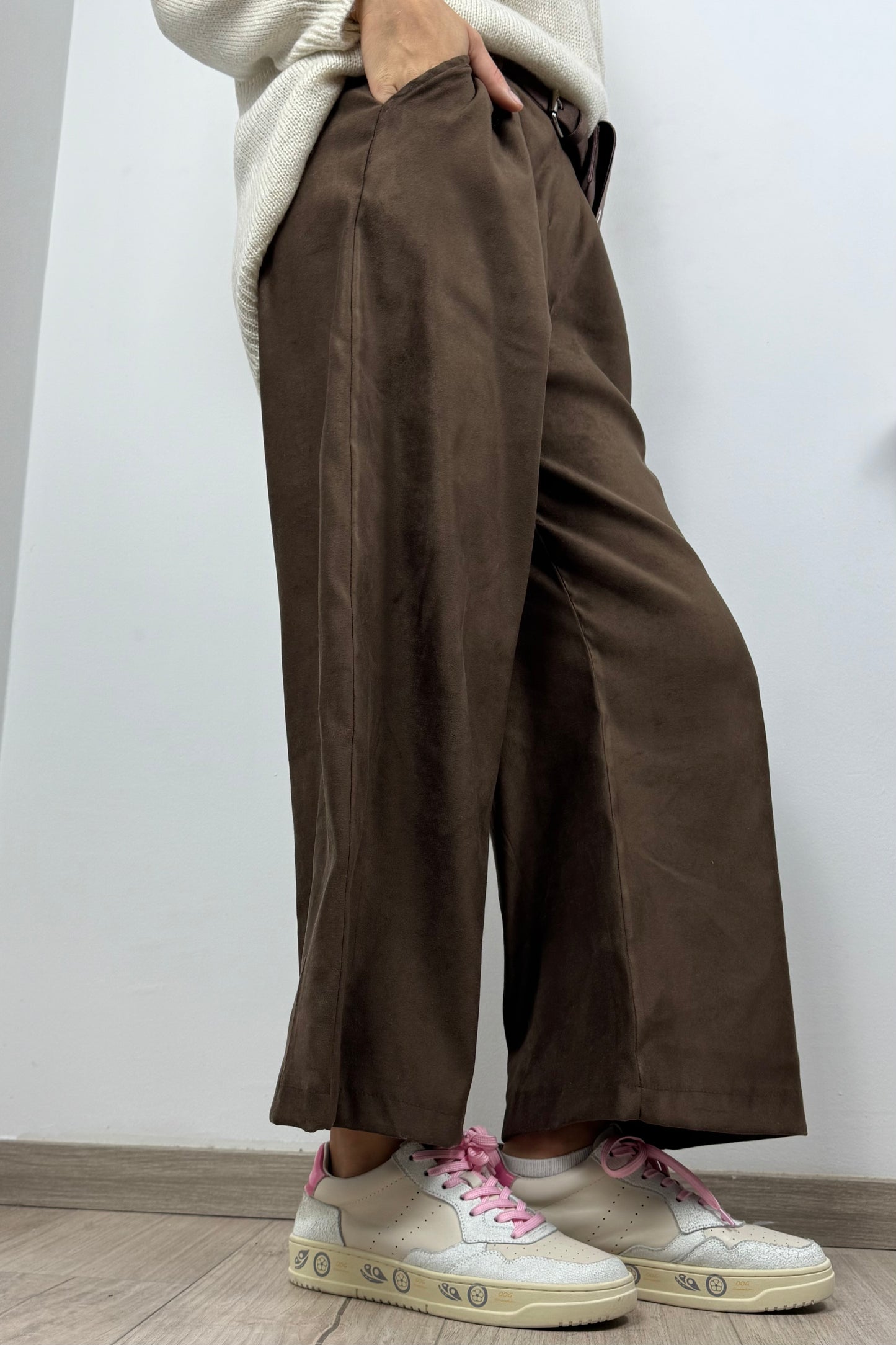 Weite Hose mit Gürtel & Tasche –Choco