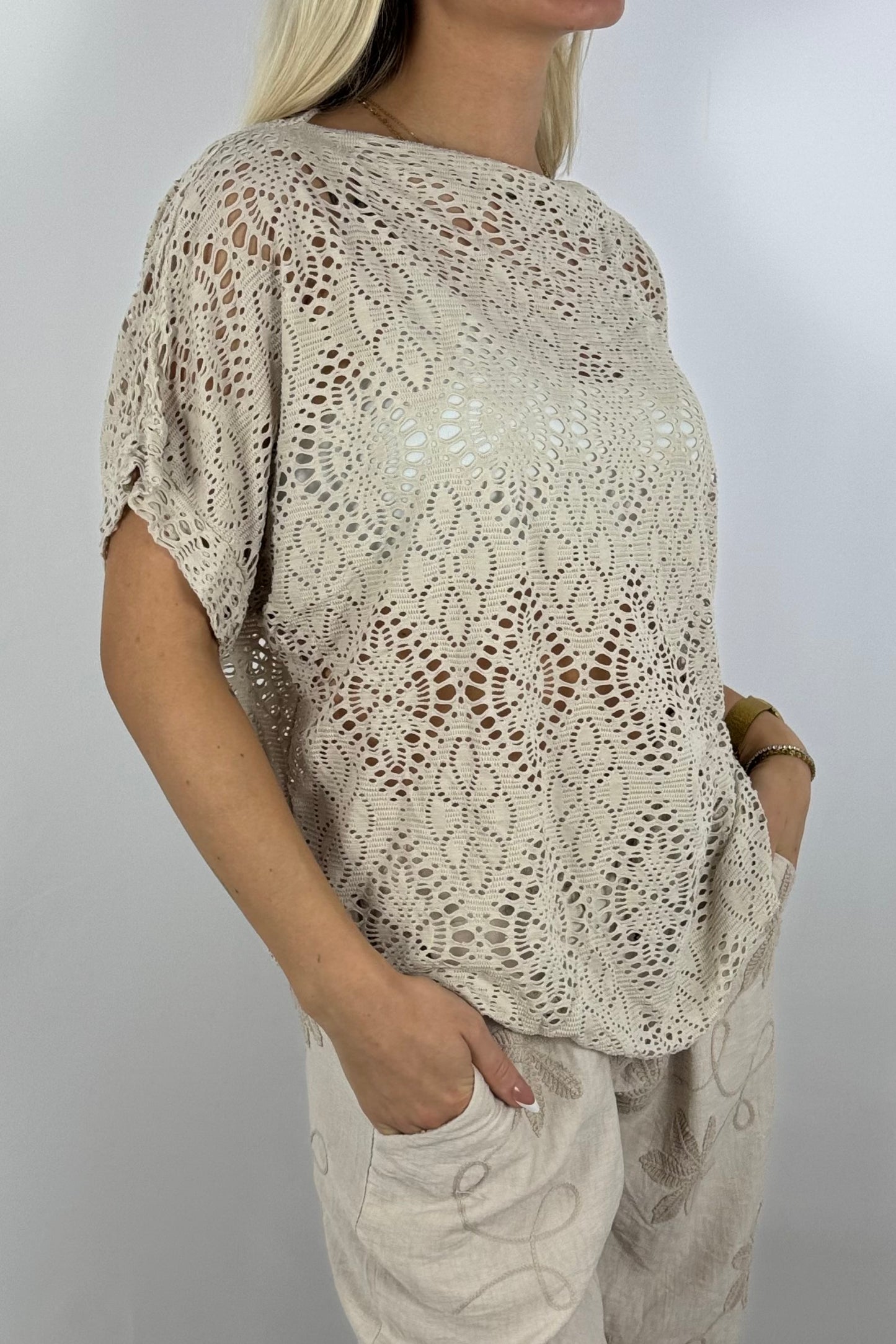 Häkelshirt im Boho-Look – luftig & stilvoll-Beige