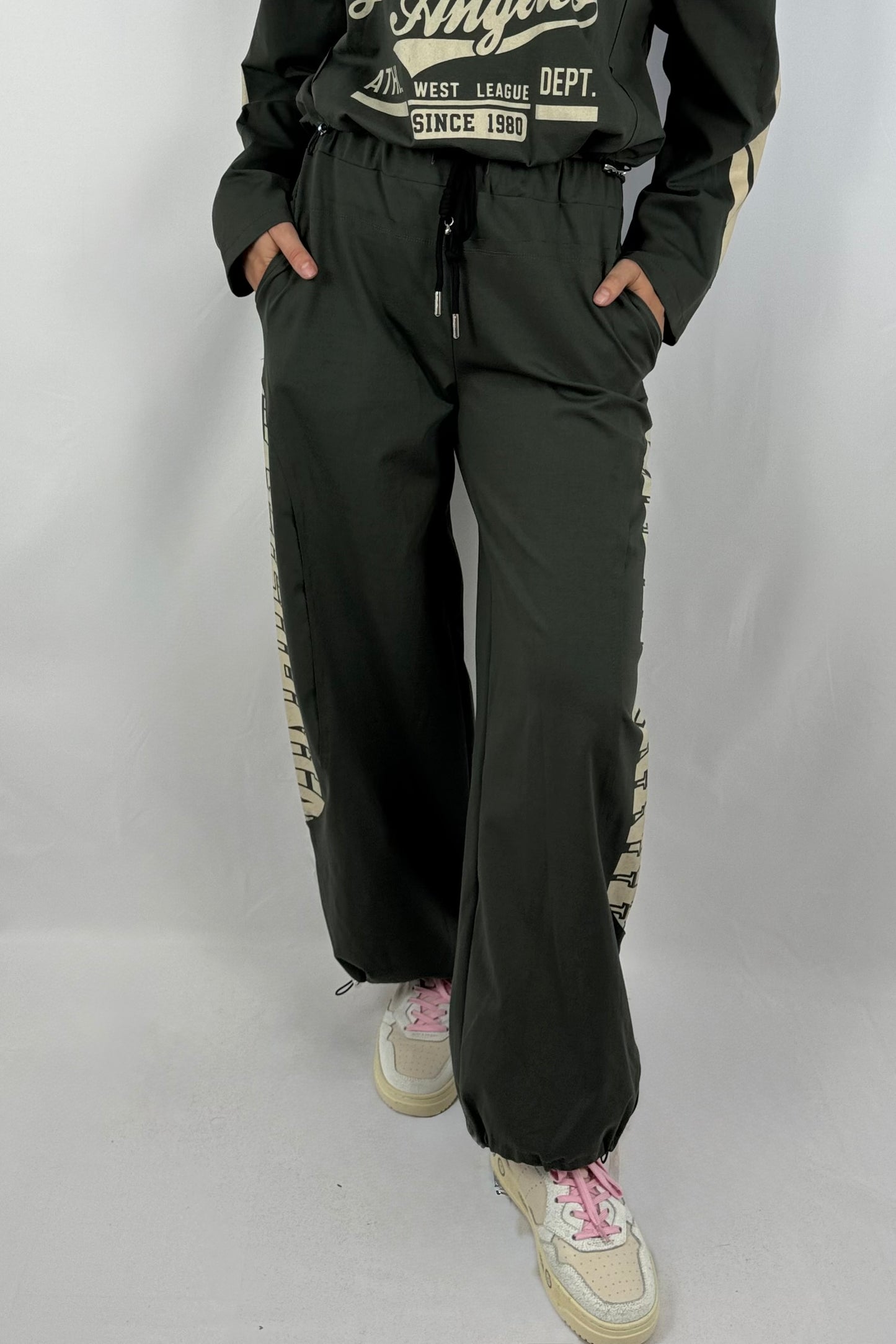 Damen Hose – Sportlicher Freizeit-Look mit Schriftzug-Khaki