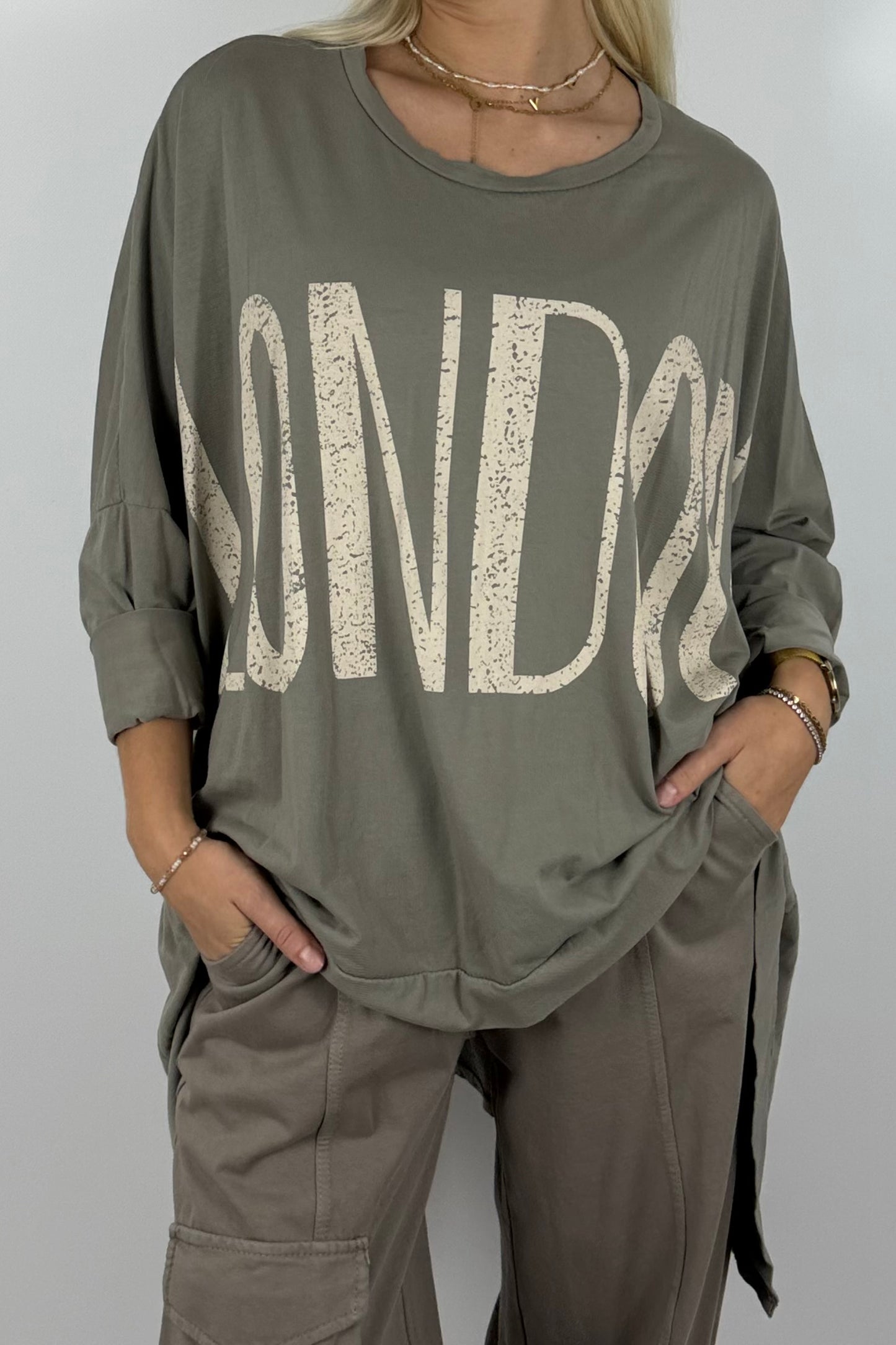 Oversize Shirt mit „LONDON“-Print – Mud