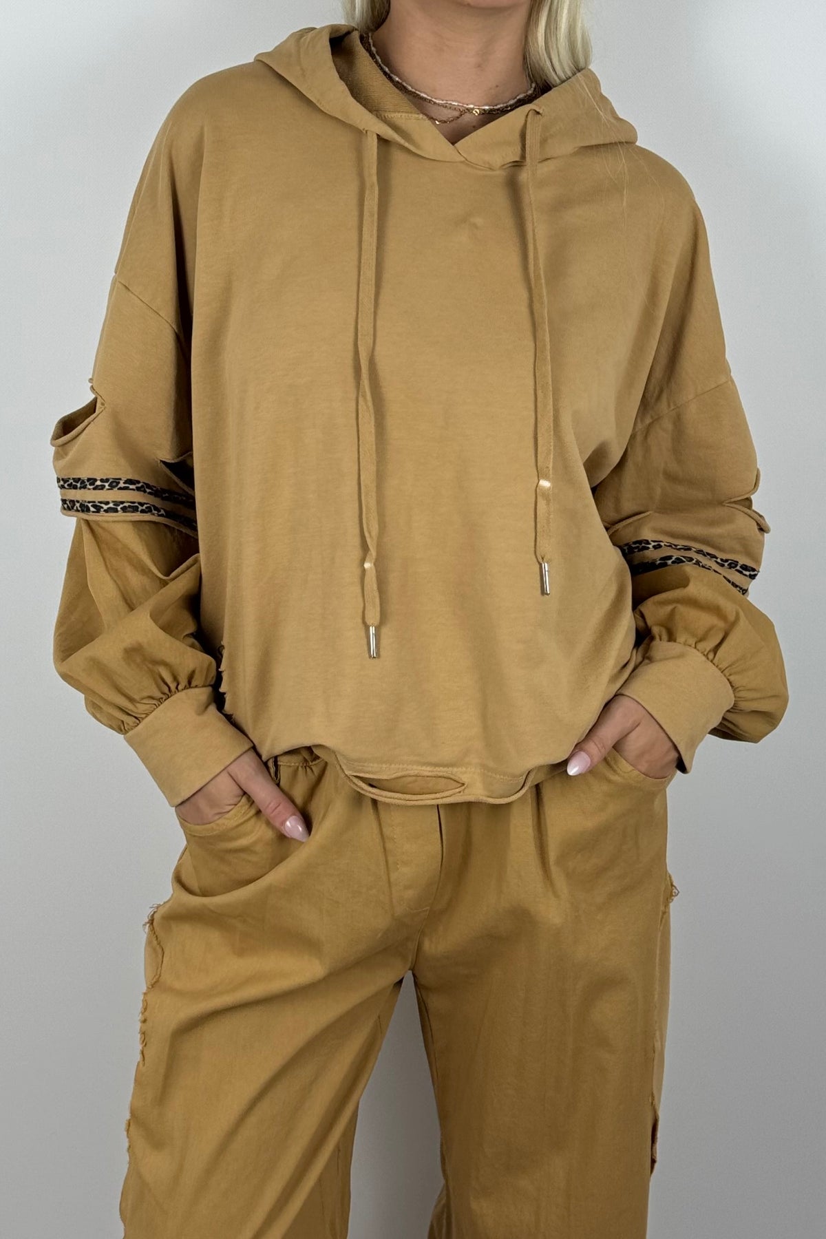 Oversize Hoodie mit Leo-Details-Kamel