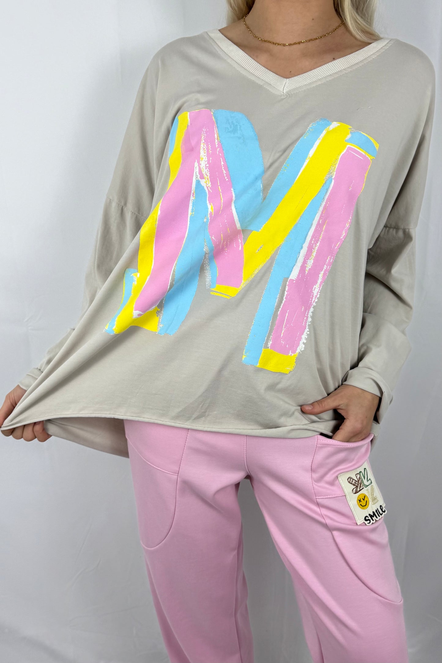 Oversize Shirt mit V-Ausschnitt & Letter-Print –Beige