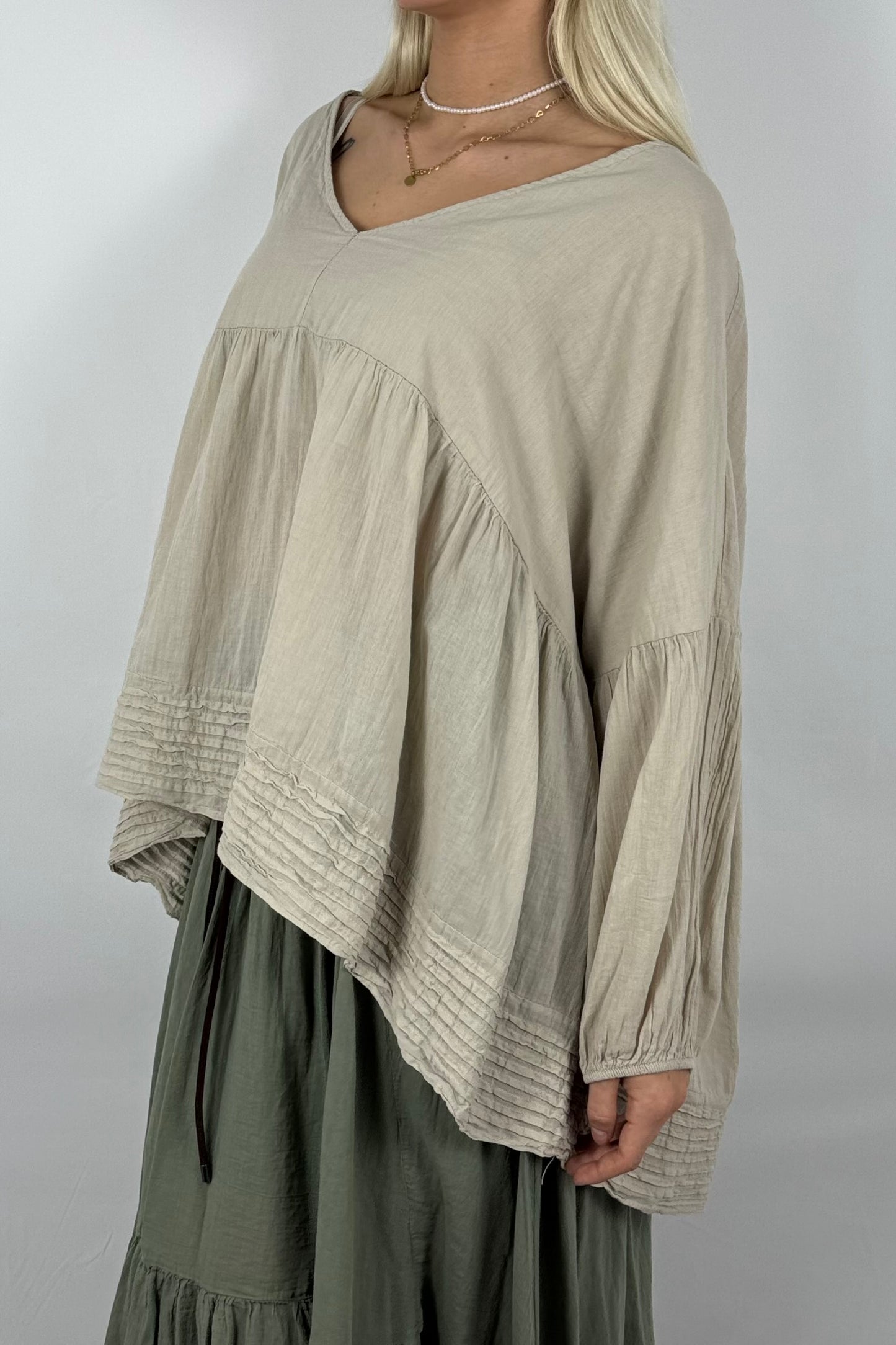 Oversize Bluse mit Volant – 100% Baumwolle-Beige