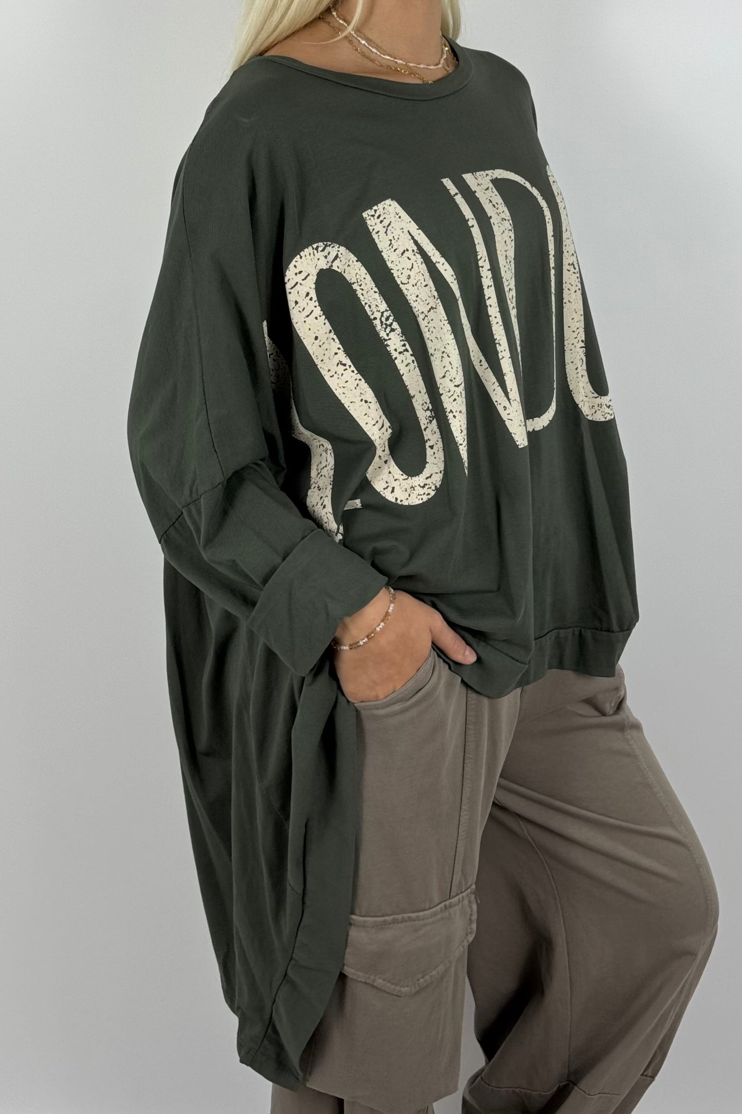Oversize Shirt mit „LONDON“-Print – Khaki