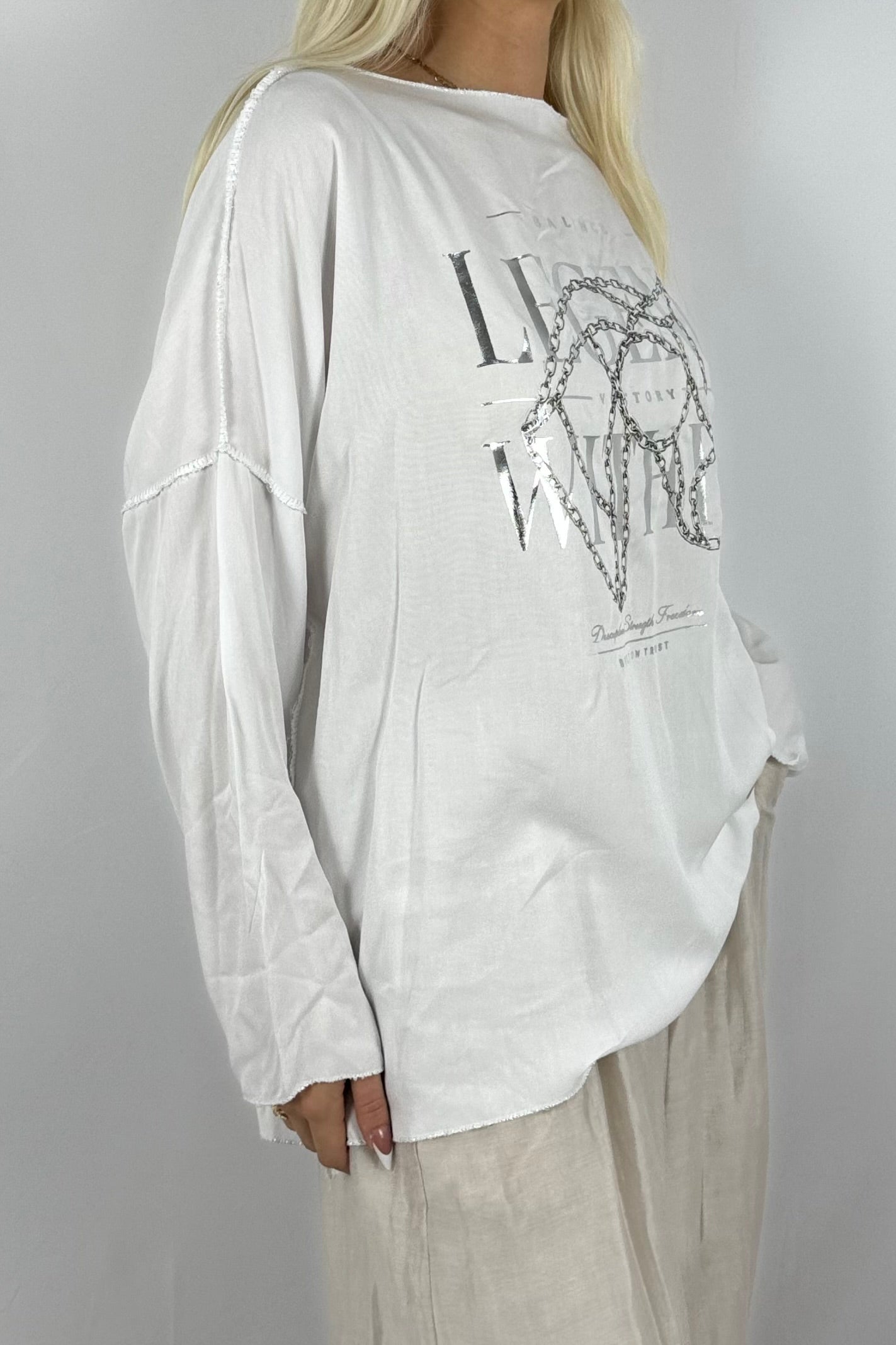 Oversize-Shirt mit Frontprint und Kettendetail-Weiß