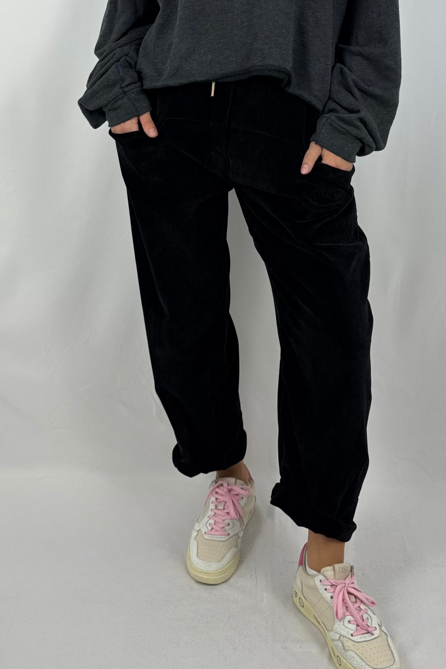 Damen Hose – Samtoptik mit Leo-Kordel-Schwarz