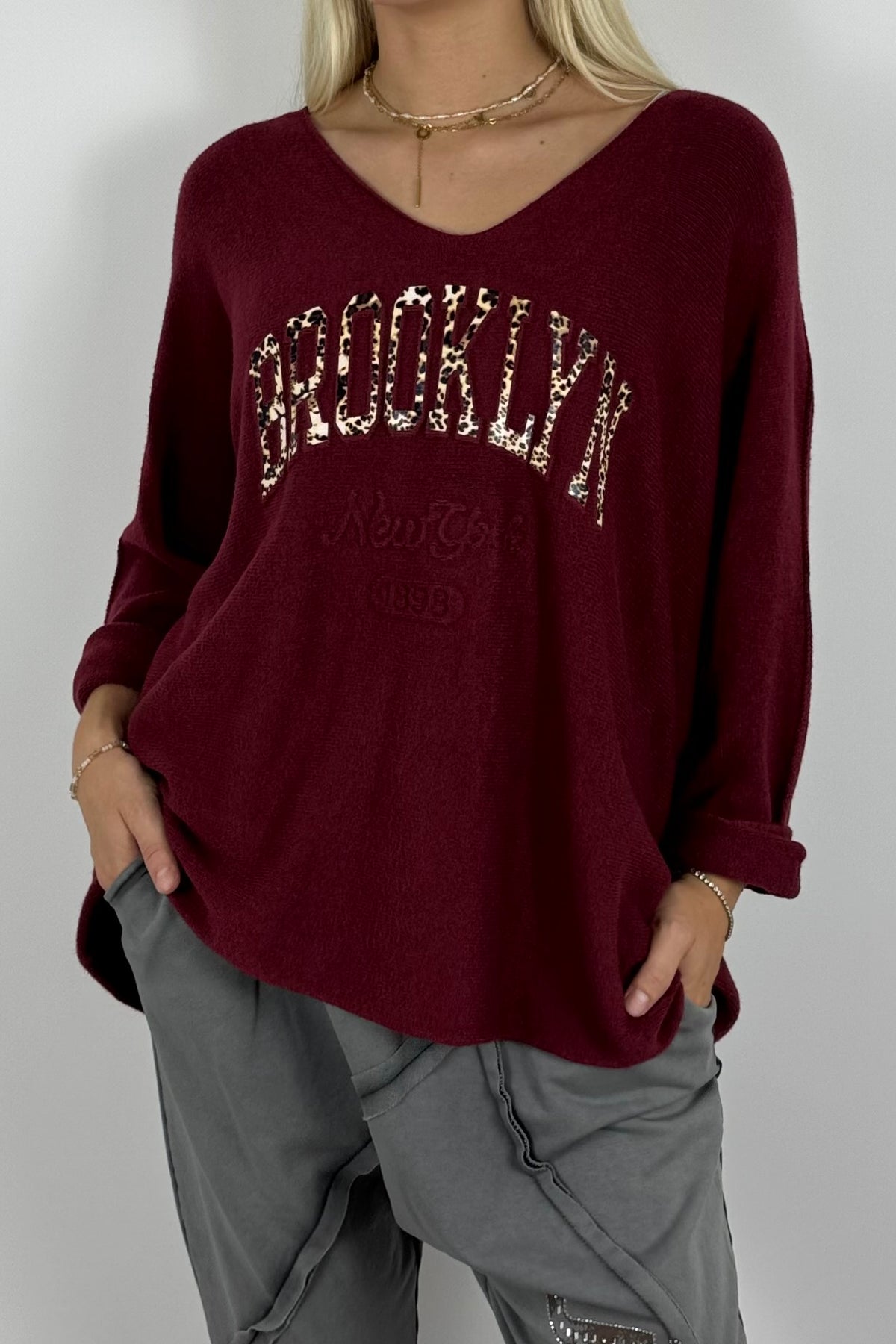 Oversize Shirt „BROOKLYN“ mit V-Ausschnitt – Bordeaux