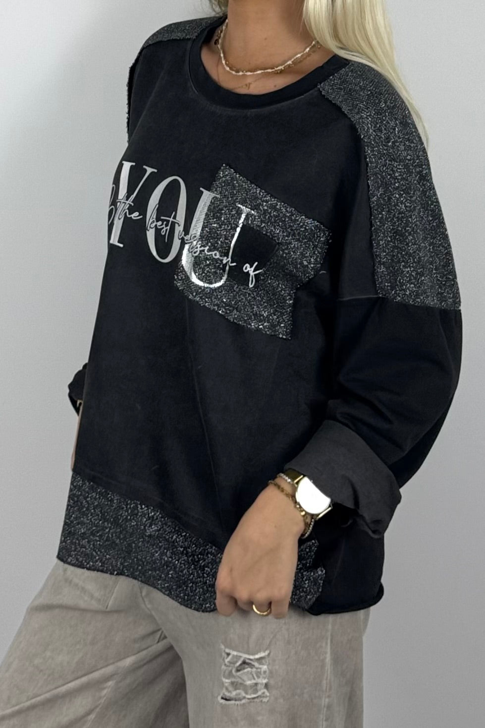 Oversize Damen Sweatshirt mit Glitzer-Details & Schriftzug – grau