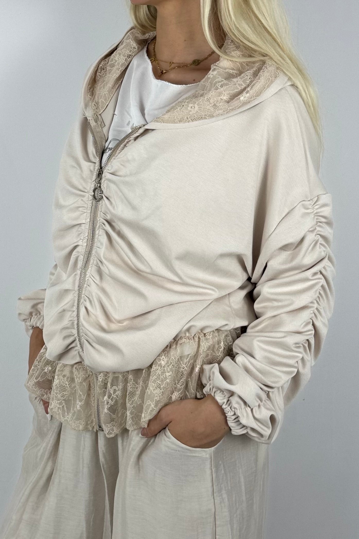 Jacke mit Raffungen und Spitzen-Details-Beige