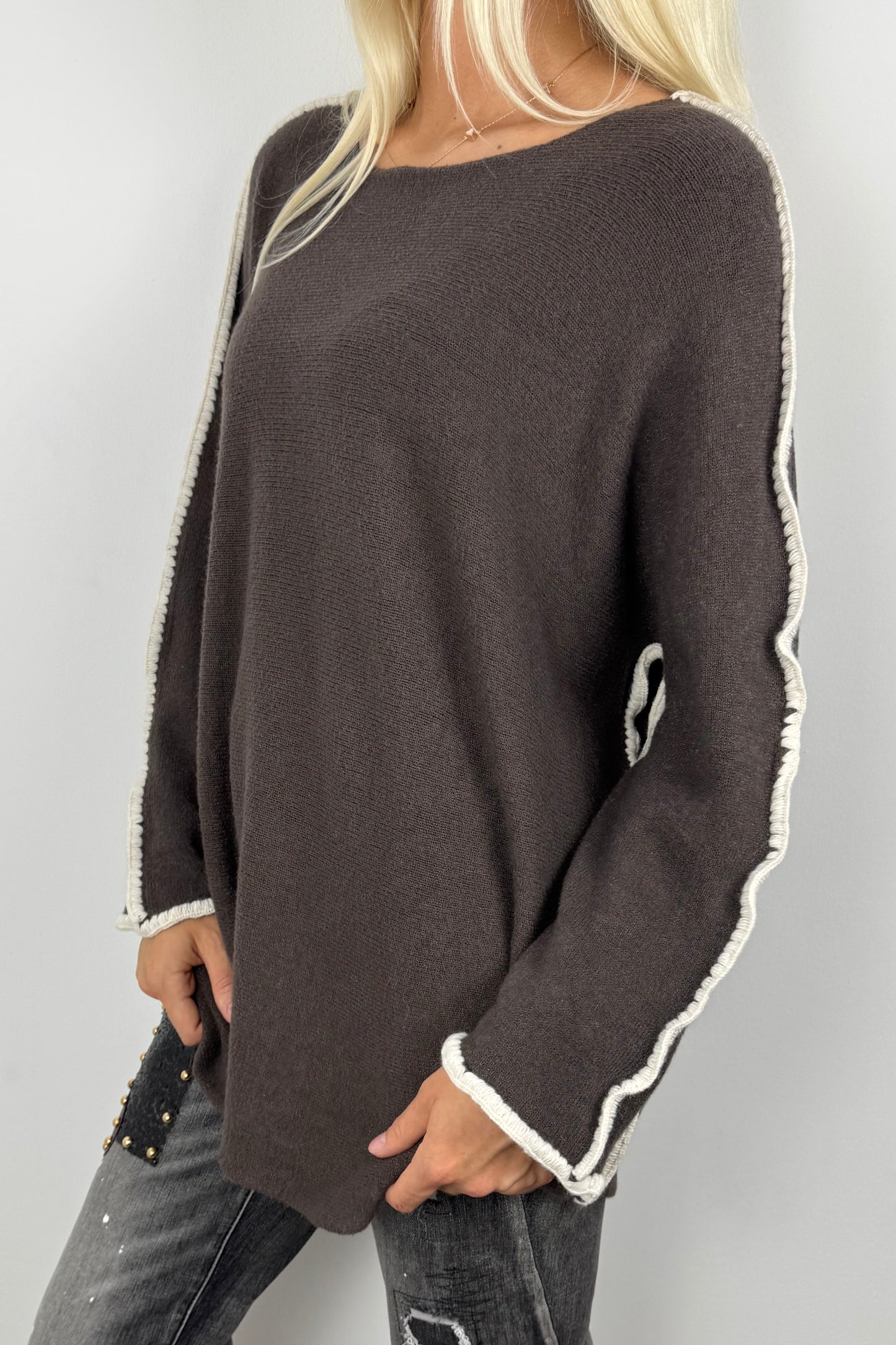 Locker geschnittenes Strickshirt mit Kontrastkante –Choco
