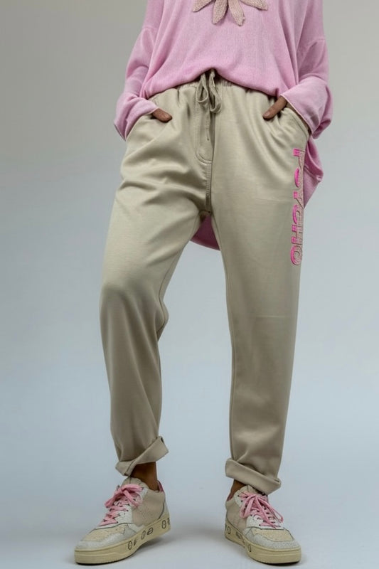 Hose mit elastischem Bund & Schriftzug „PSYCHO“-Beige
