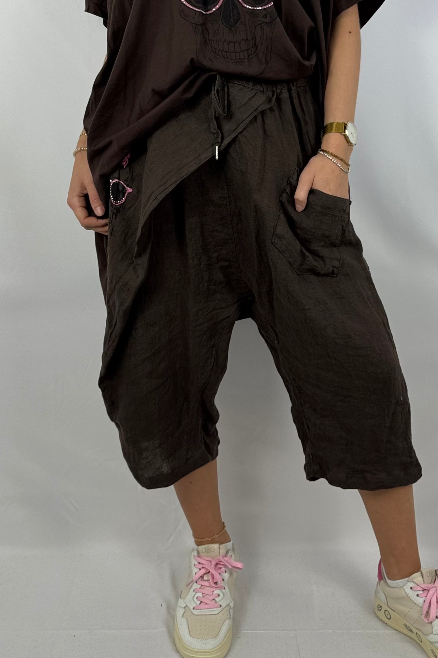 Leinen-Shorts mit Skull-Print & Neon-Details-Schoko