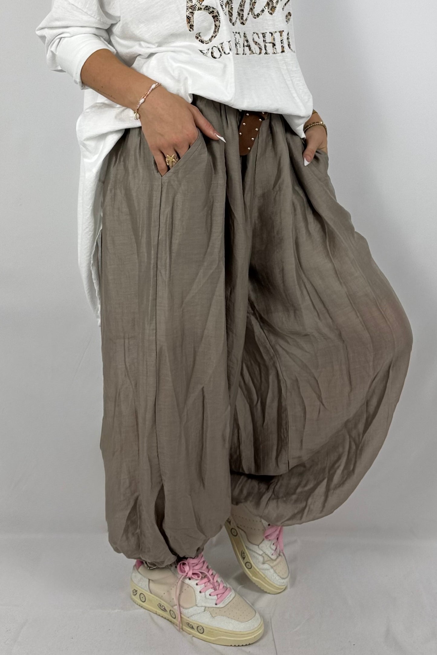 Lässige Ballonhose mit Nietengürtel-Mud