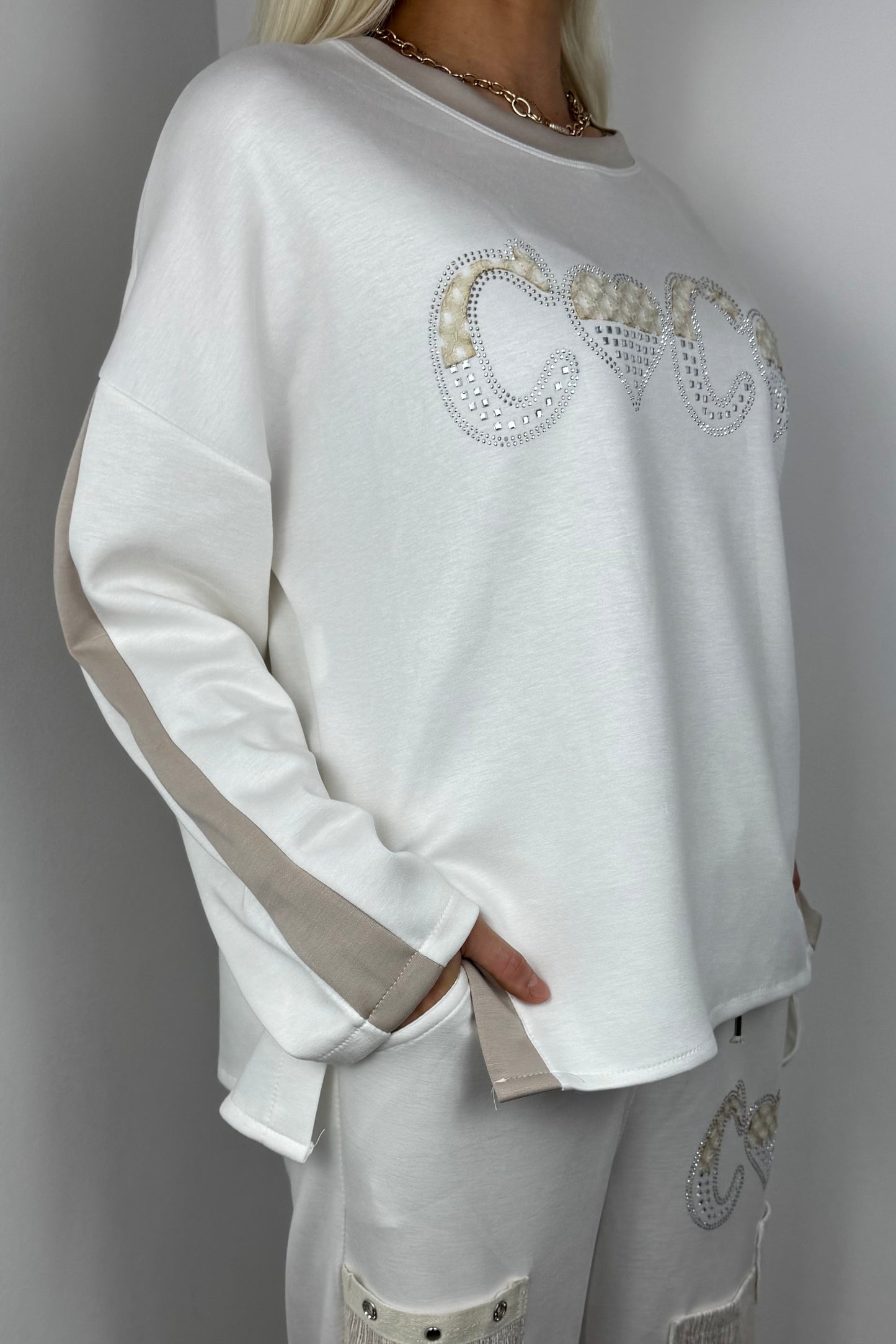 Stylisches Shirt mit Schmuckstein-Details-Weiß