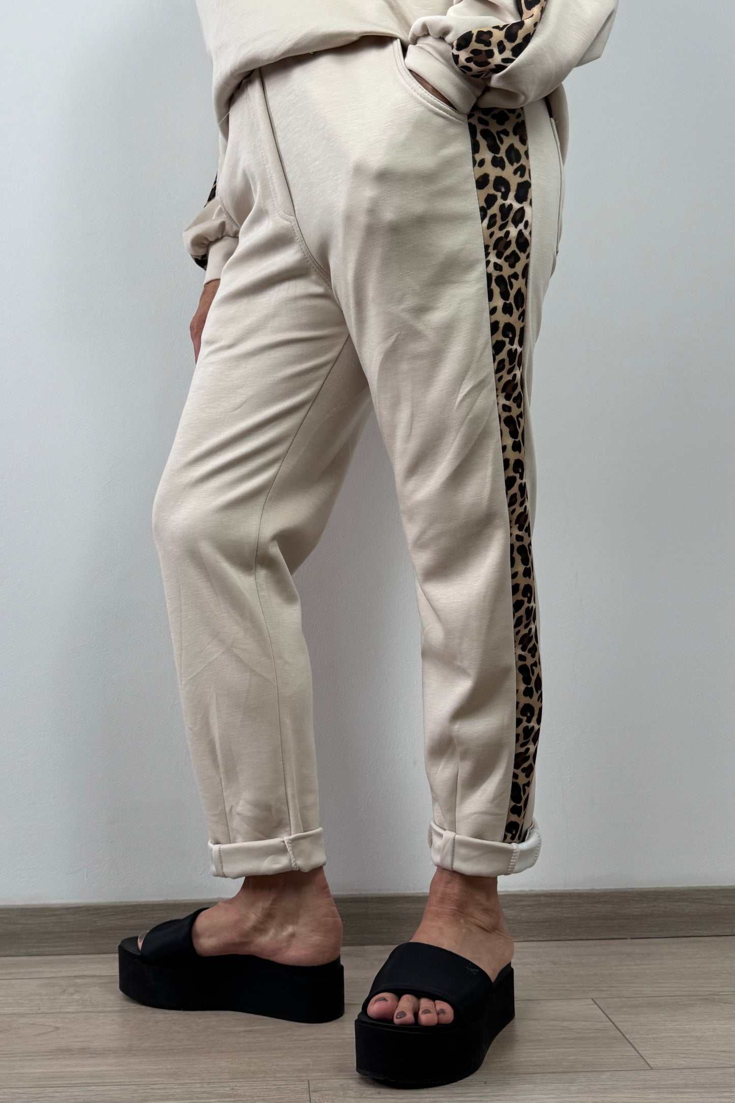 Damen Jogginghose – Leo-Seitenstreifen & elastischer Bund