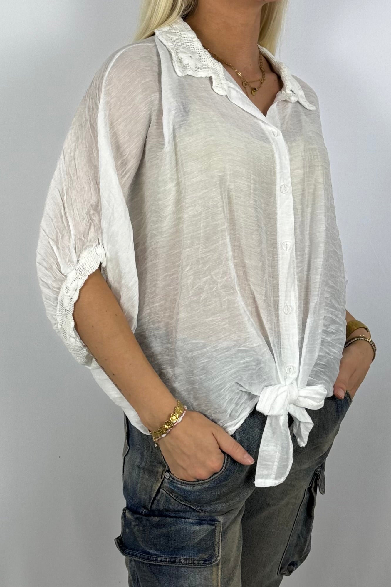 Leichte Bluse mit Häkelkragen –Weiß