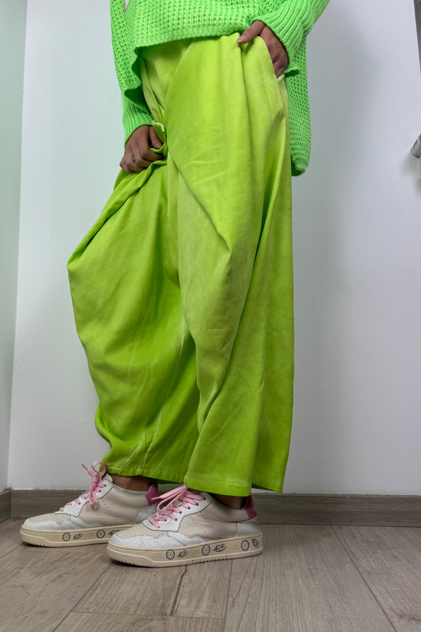 Asymmetrische Hose mit Wickeloptik