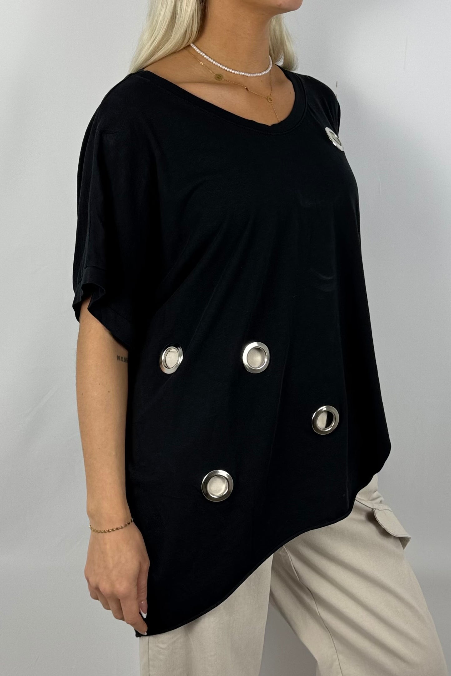 Oversize-Shirt mit dekorativen Metallösen-Schwarz