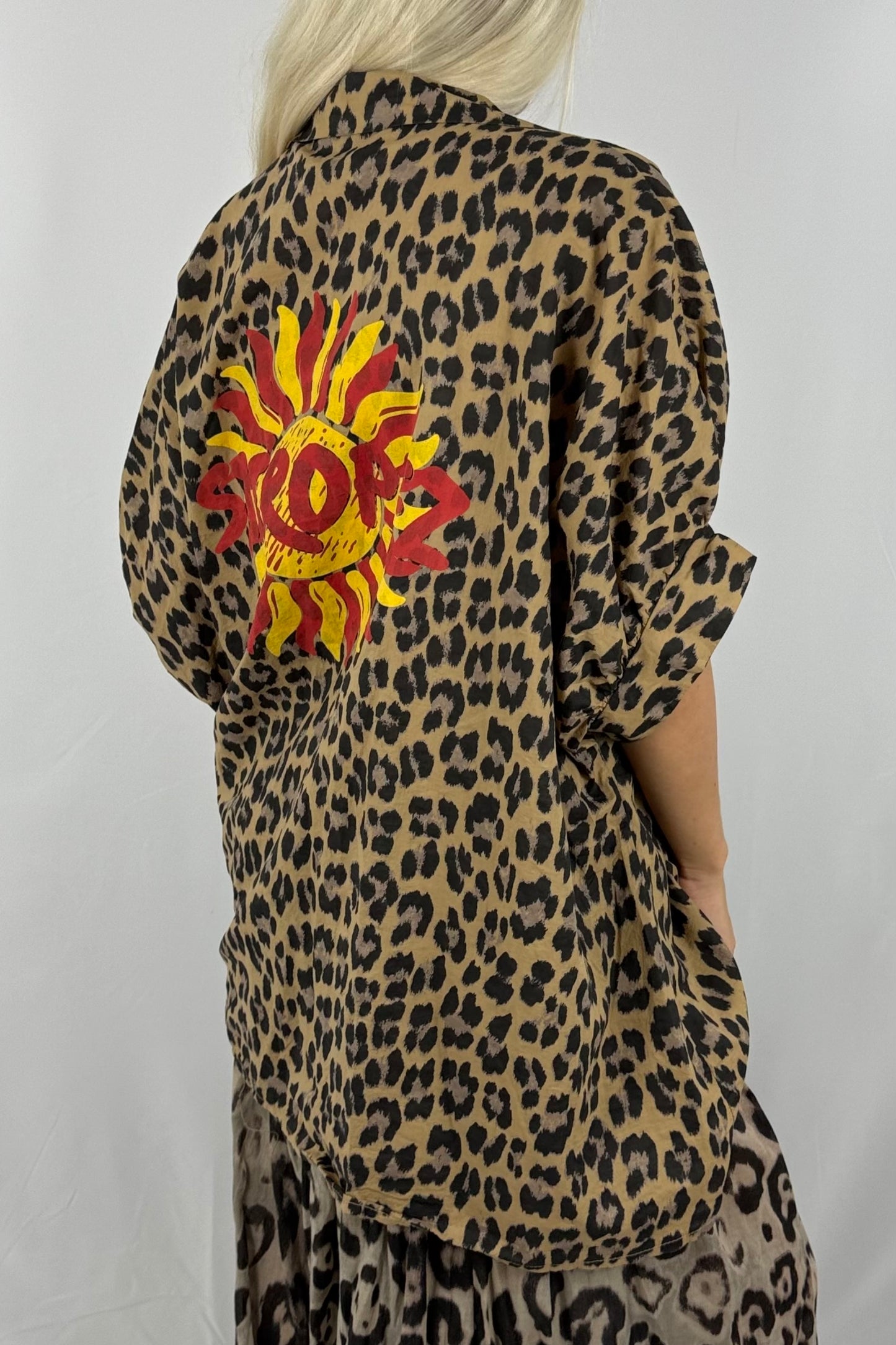 Leo-Bluse aus Baumwolle – lässiger Oversize-Look-Kamel