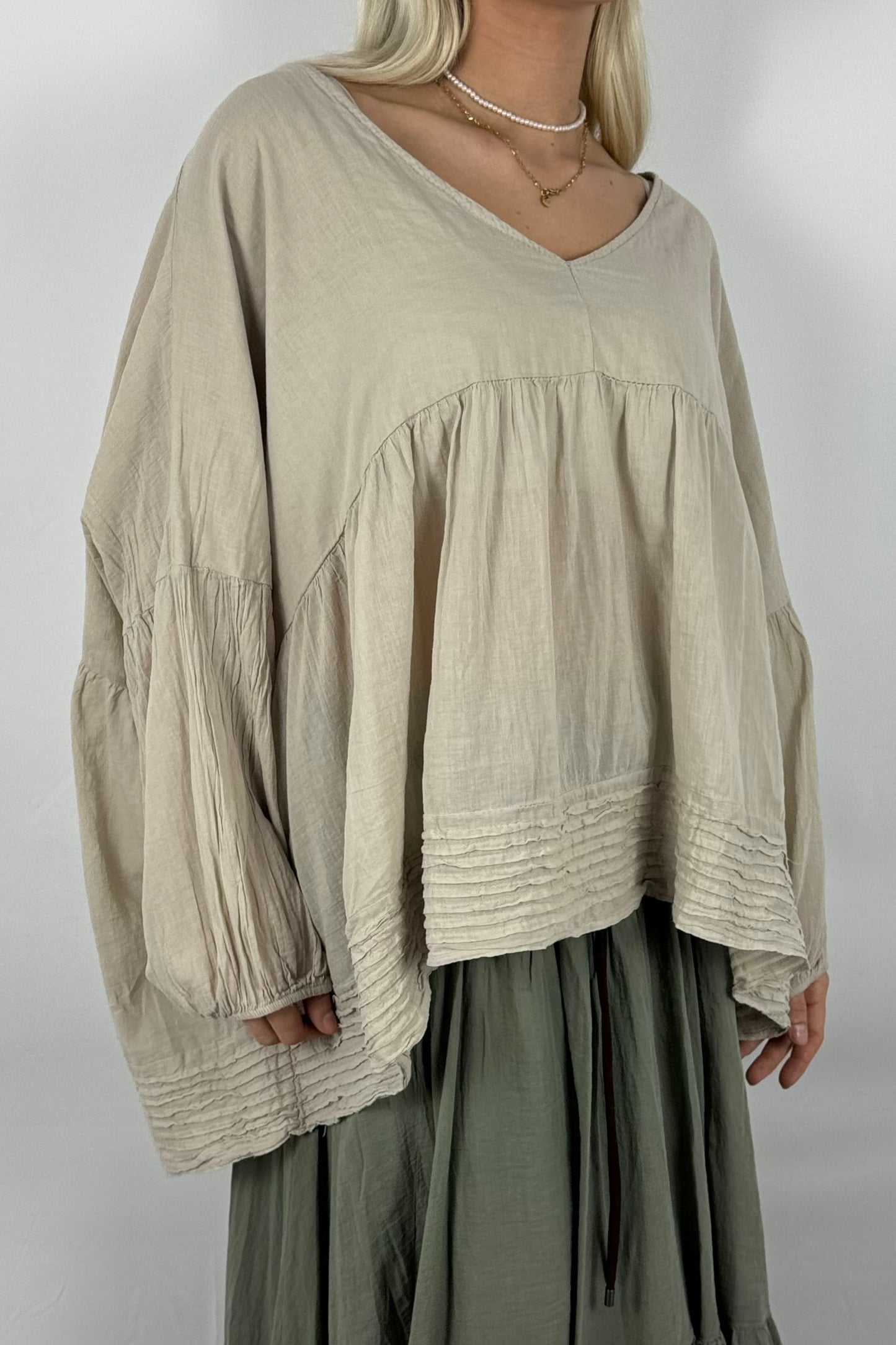 Oversize Bluse mit Volant – 100% Baumwolle-Beige