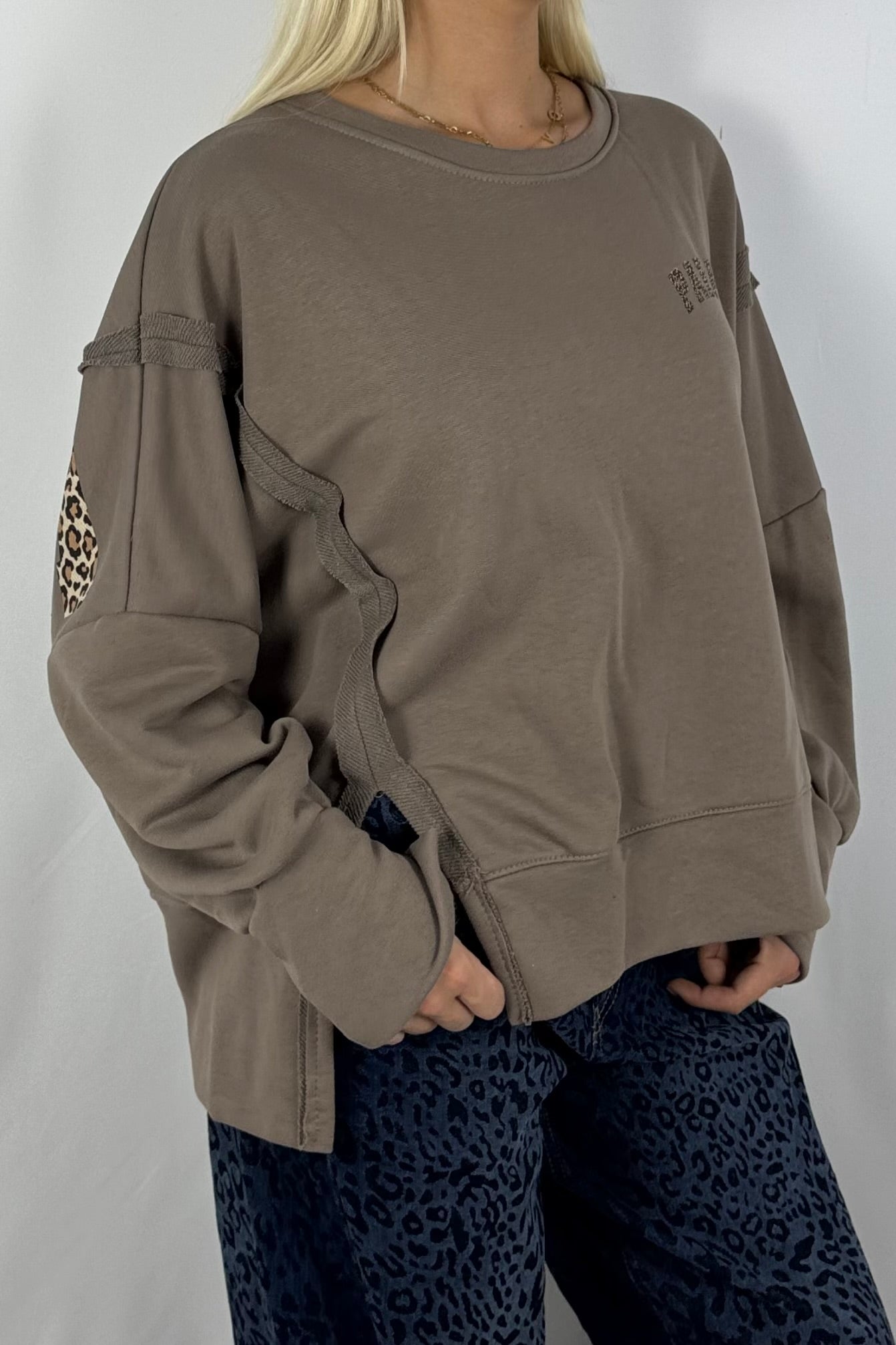 Damen Sweatshirt „PARADISE“ – Leo Print Oversize-Mud