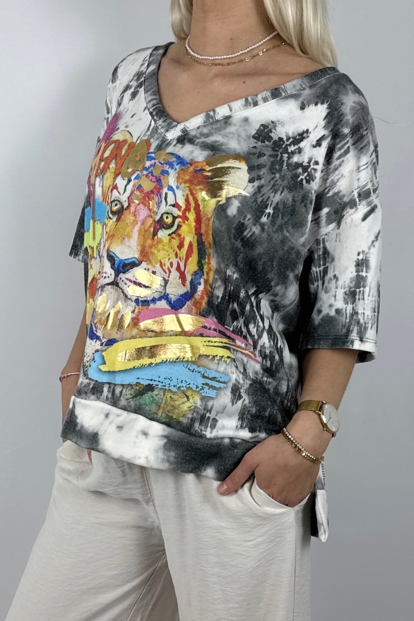 Oversize Damen Shirt mit Tiger Print und V Ausschnitt-Schwarz