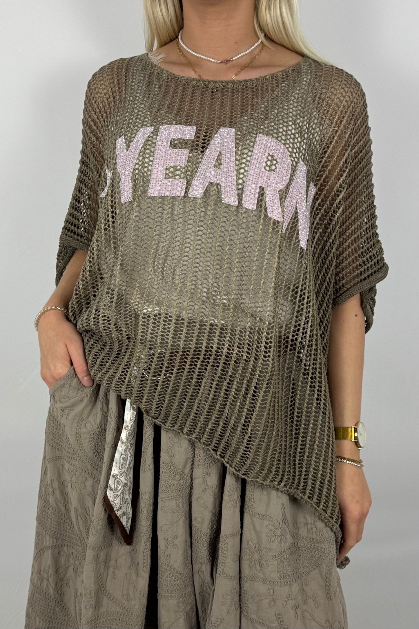 Oversize Strickshirt „YEARN“ – Netzlook Statement Shirt-Mud