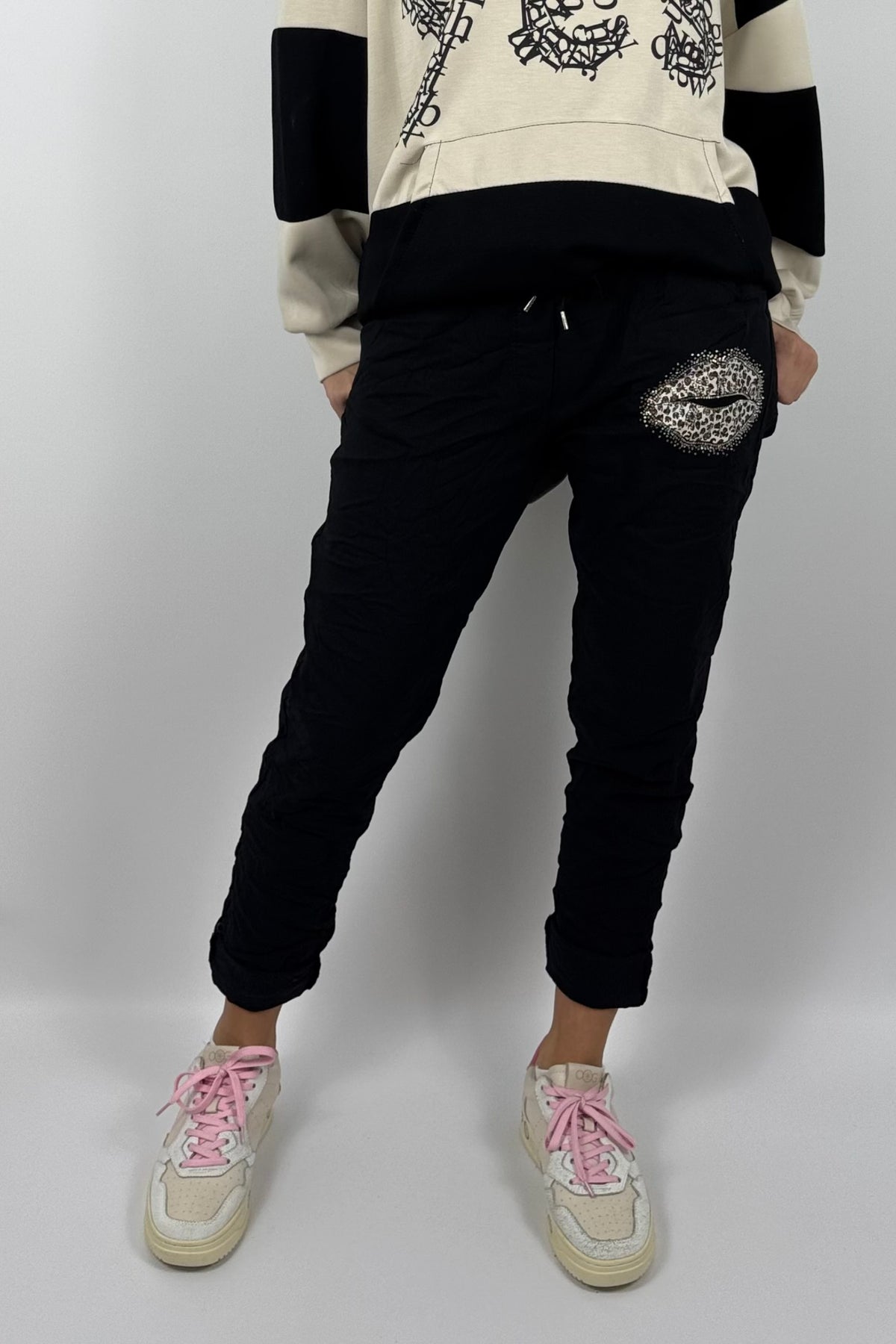 Damen Schlupfhose mit Leo-Kussmund-Schwarz