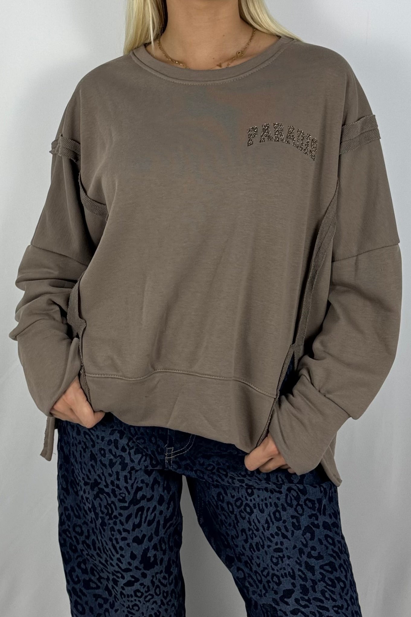 Damen Sweatshirt „PARADISE“ – Leo Print Oversize-Mud