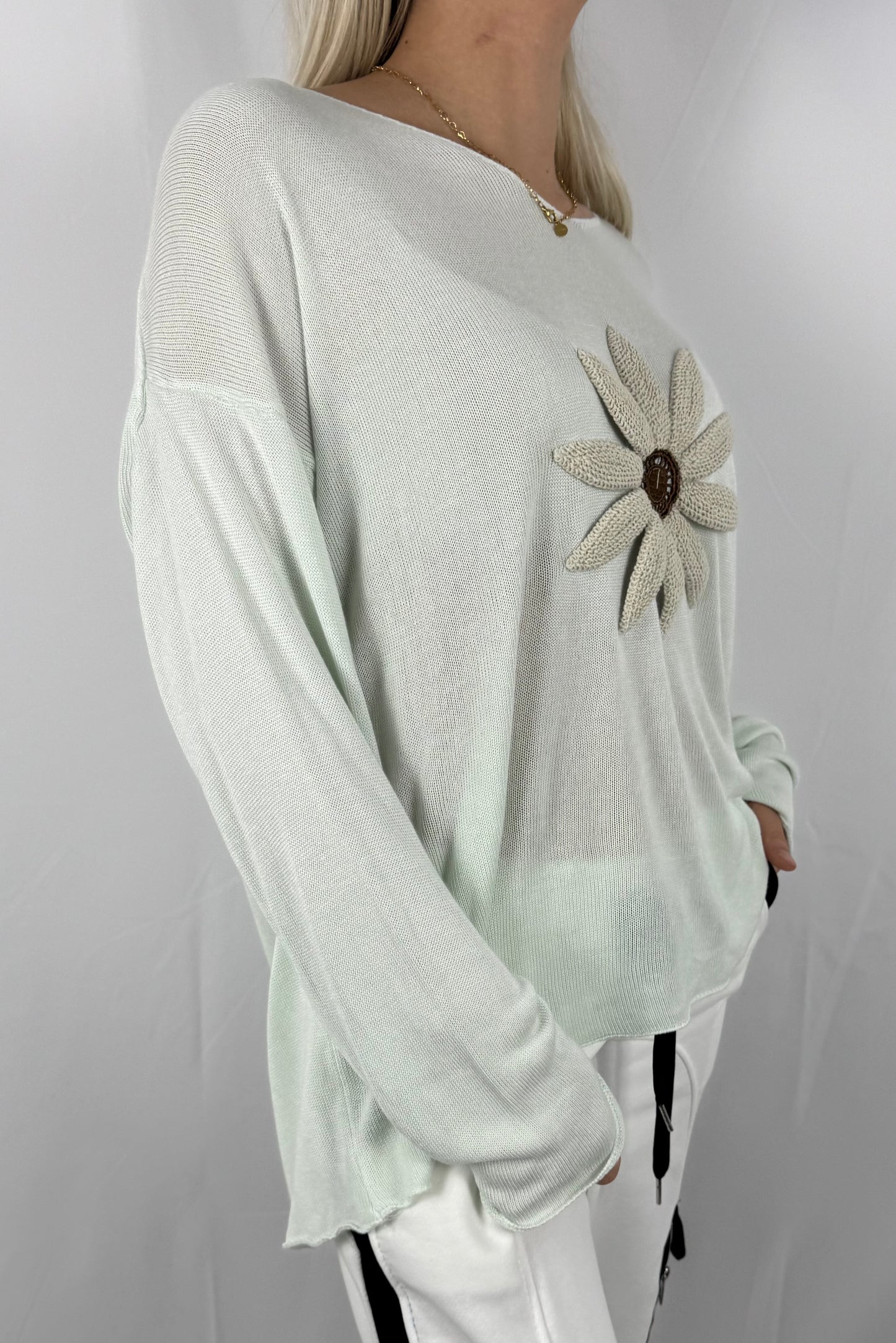 Shirt mit V-Ausschnitt & floraler Applikation-Mint