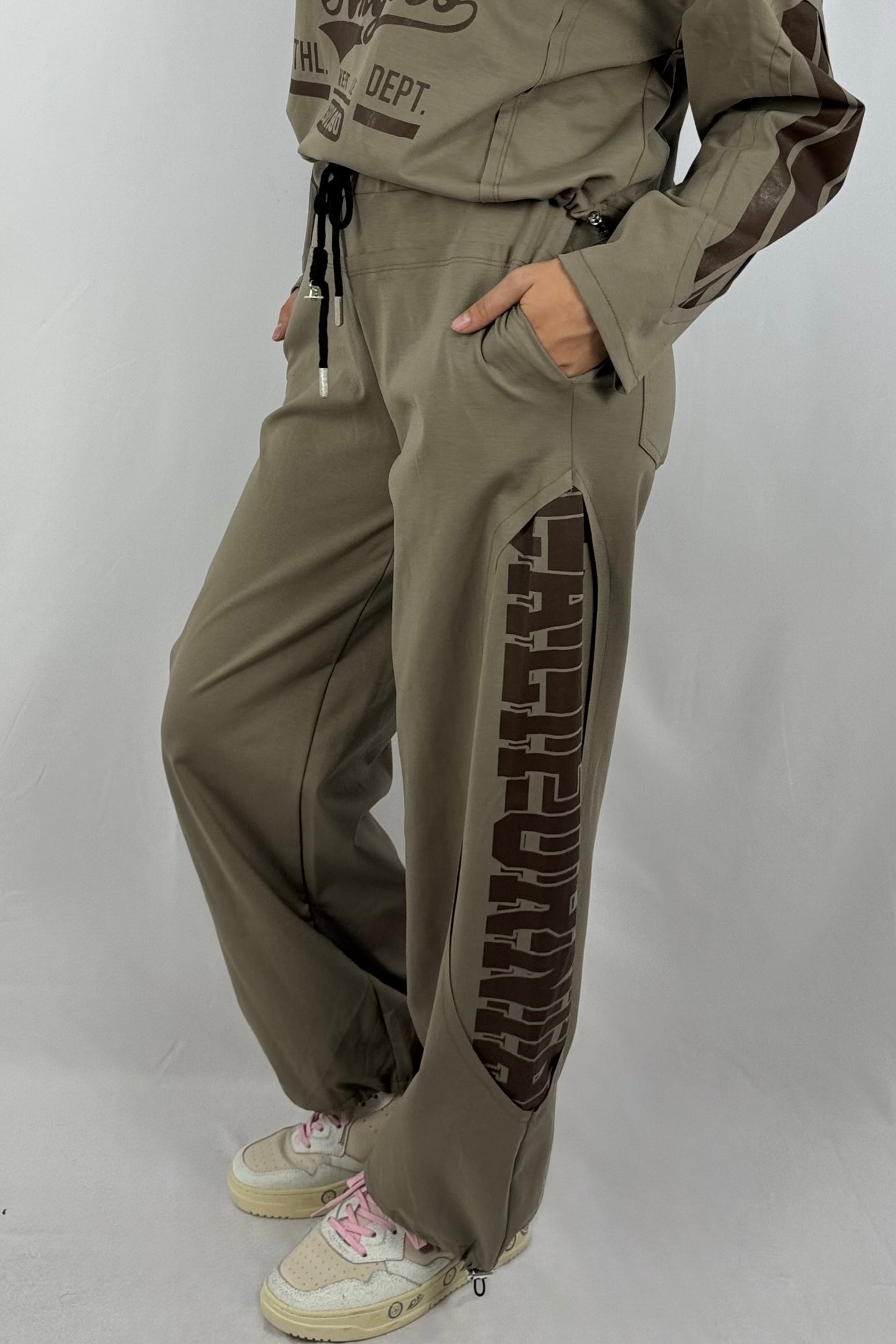 Damen Hose – Sportlicher Freizeit-Look mit Schriftzug-Mud