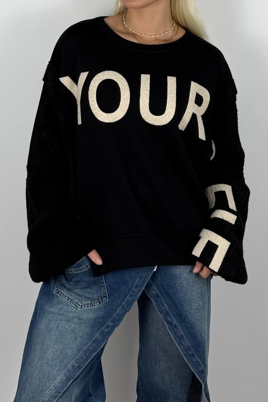 Damen Oversize Sweatshirt mit Strickärmeln & Statement – Schwarz