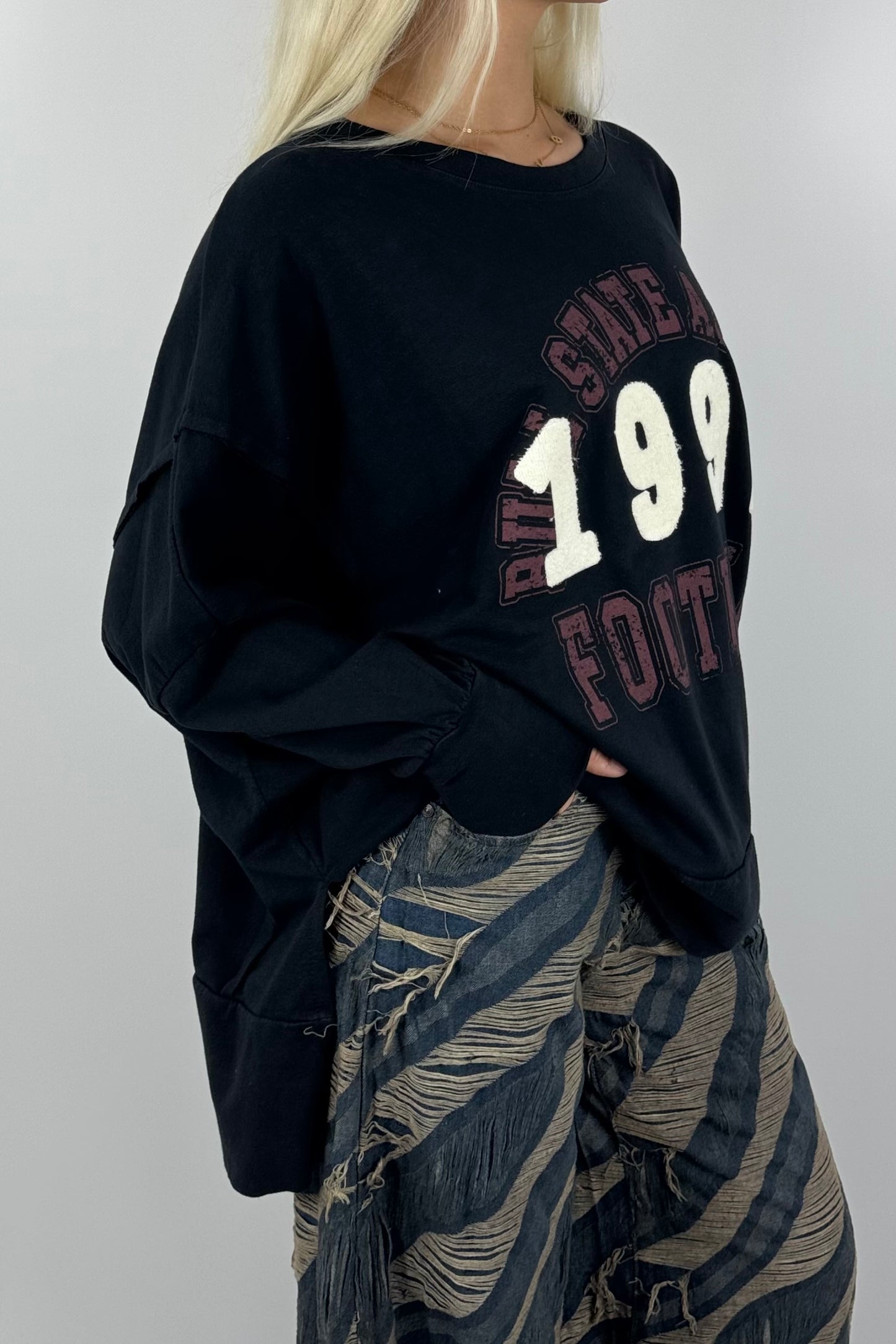 Damen Oversize Sweatshirt „1992 Football“ – College Style-Schwarz