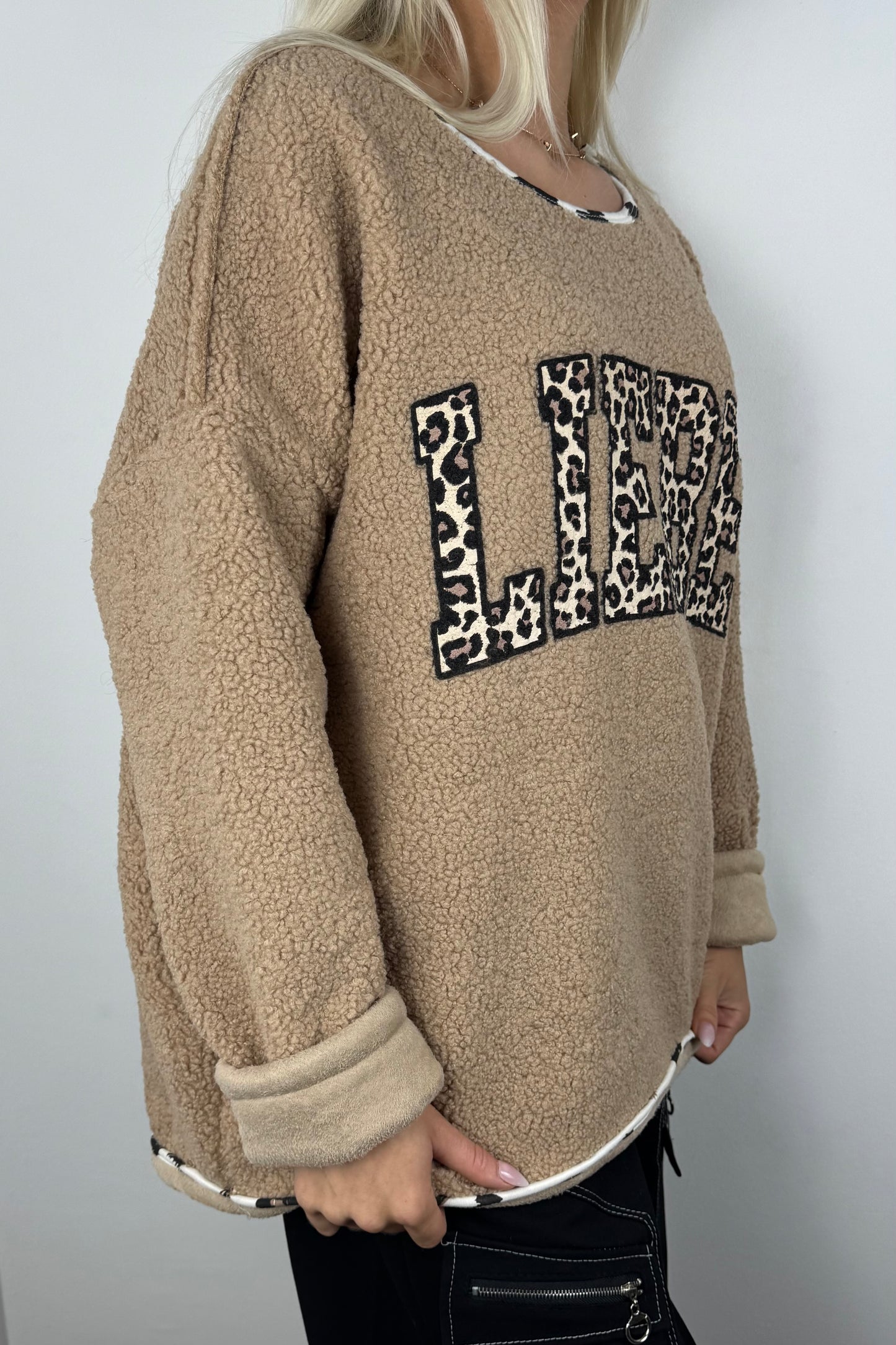 Oversize Teddy Pullover „LIEBE“ –Cammel