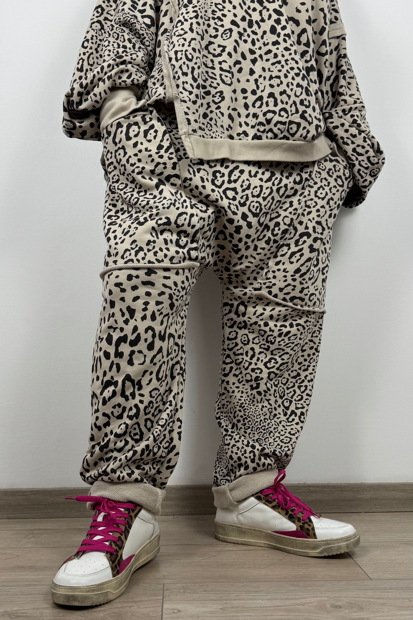 Sweathose mit Animalprint und Tunnelzugbund