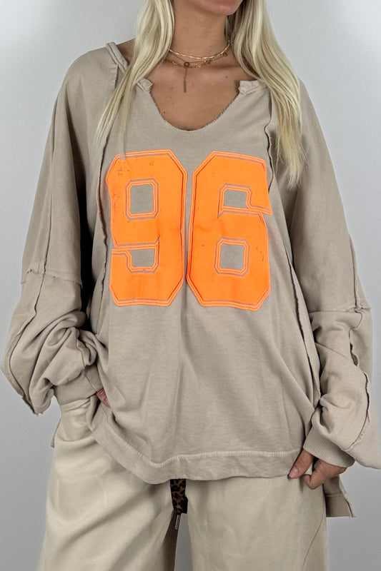Oversize Shirt mit „96“-Statement –Beige