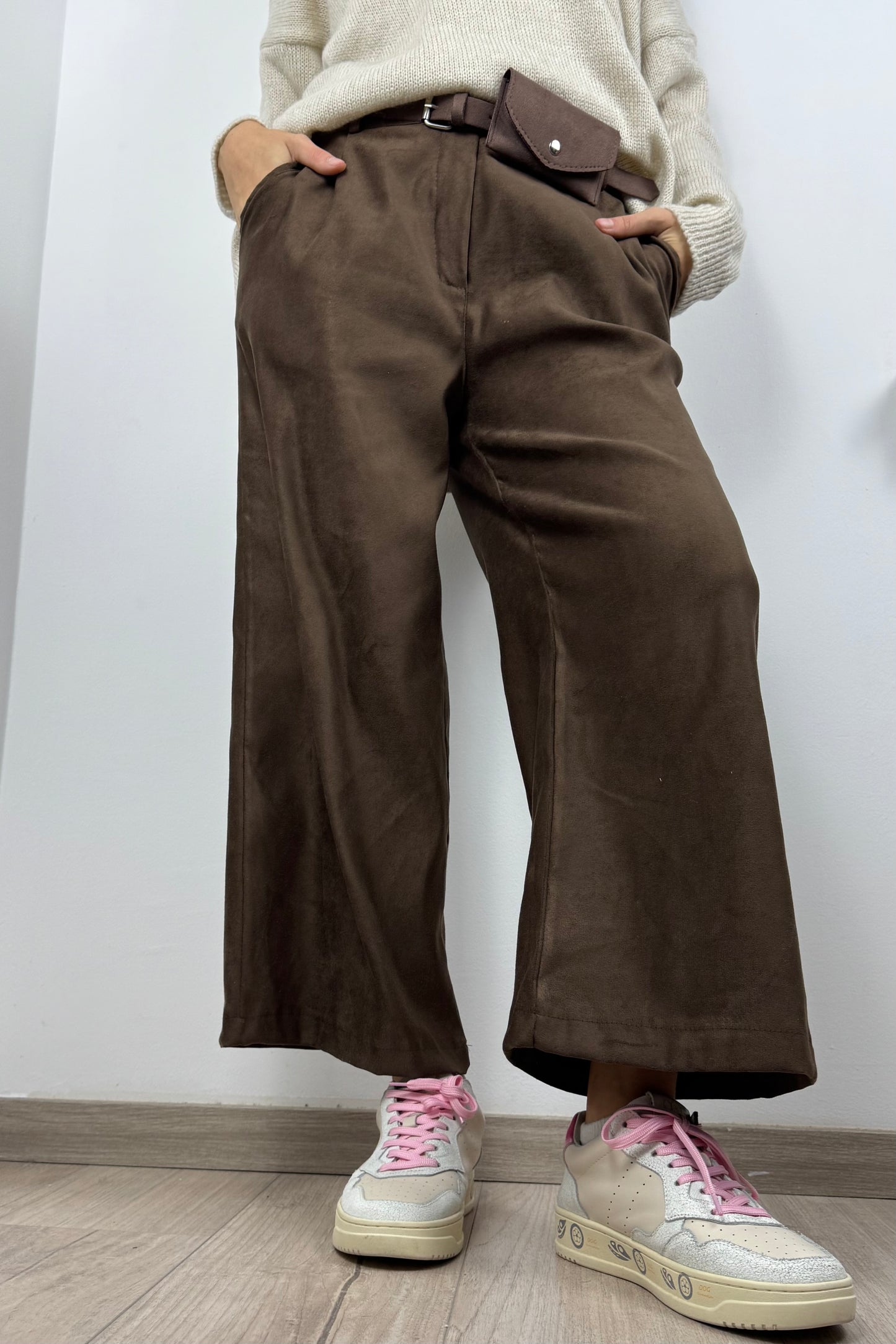 Weite Hose mit Gürtel & Tasche –Choco