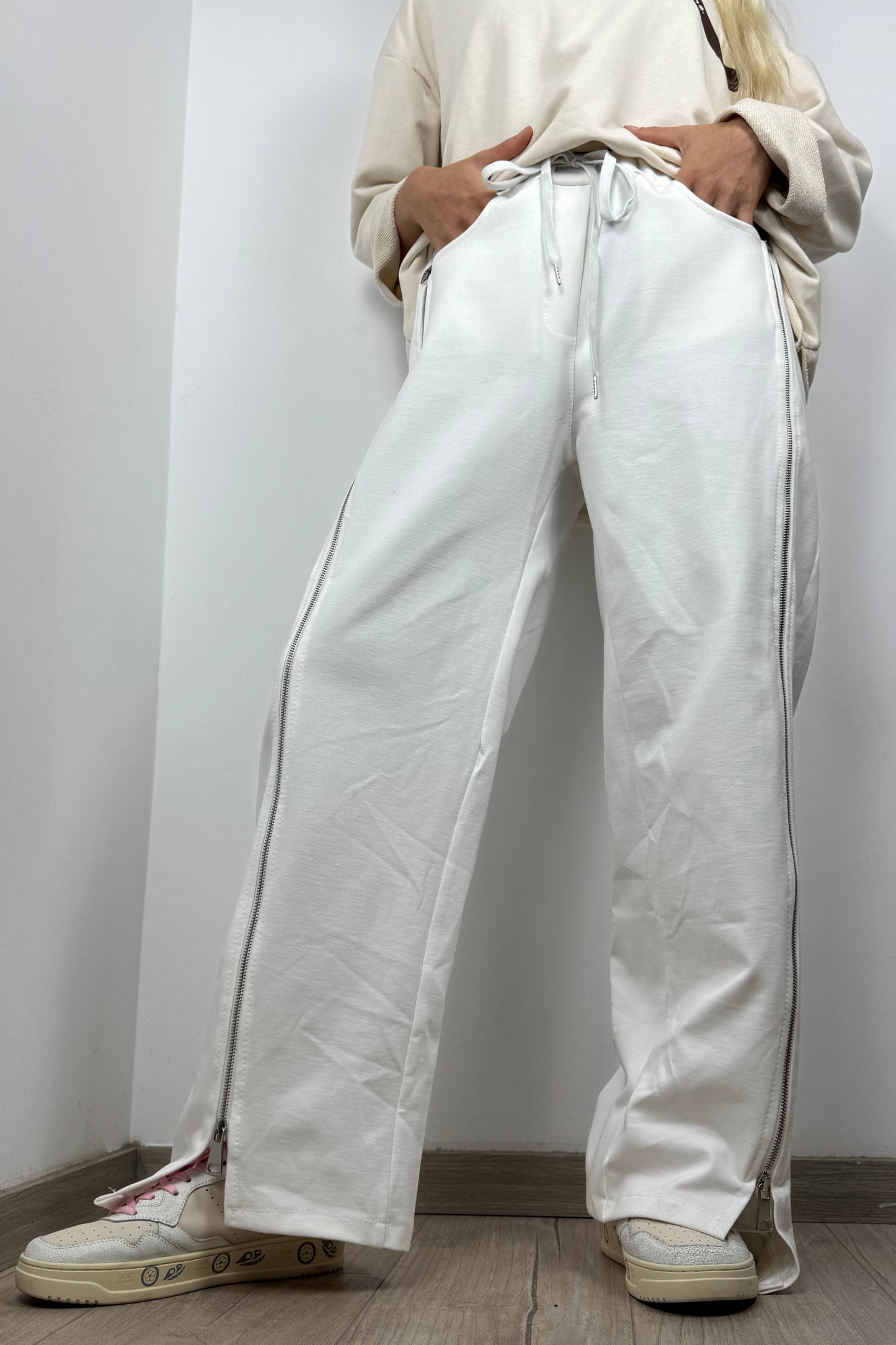 Damen Hose mit seitlichen Reißverschlüssen und elastischem Bund –Weiß