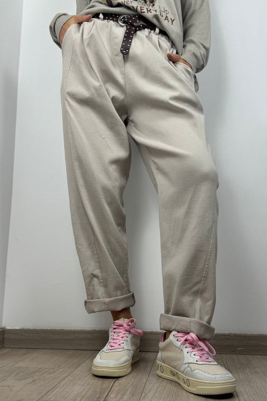 Locker geschnittene Hose mit Gürtel –Beige